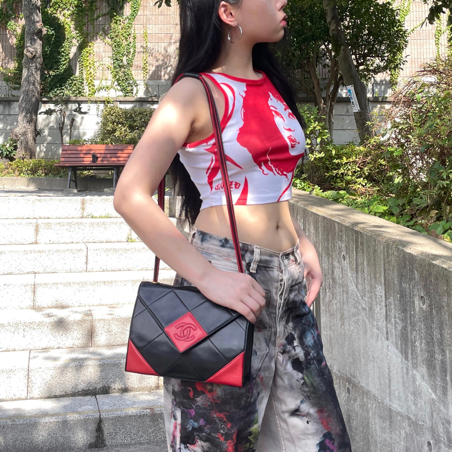 CHANEL 小羊皮复古单肩包/黑 x 红
