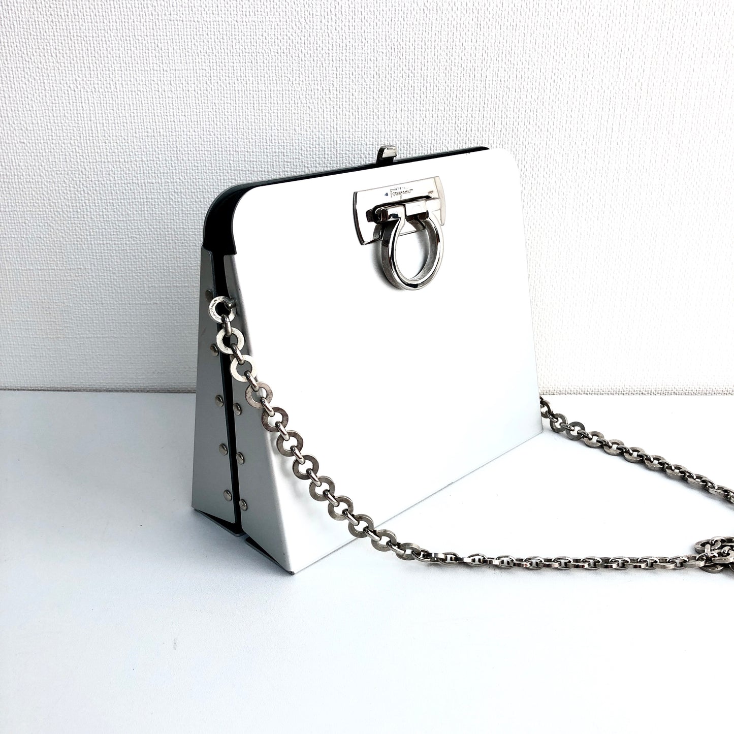 RARE☆☆☆☆☆Salvatore Ferragamo Gancini Crossbody Chain Shoulder Bag Silver