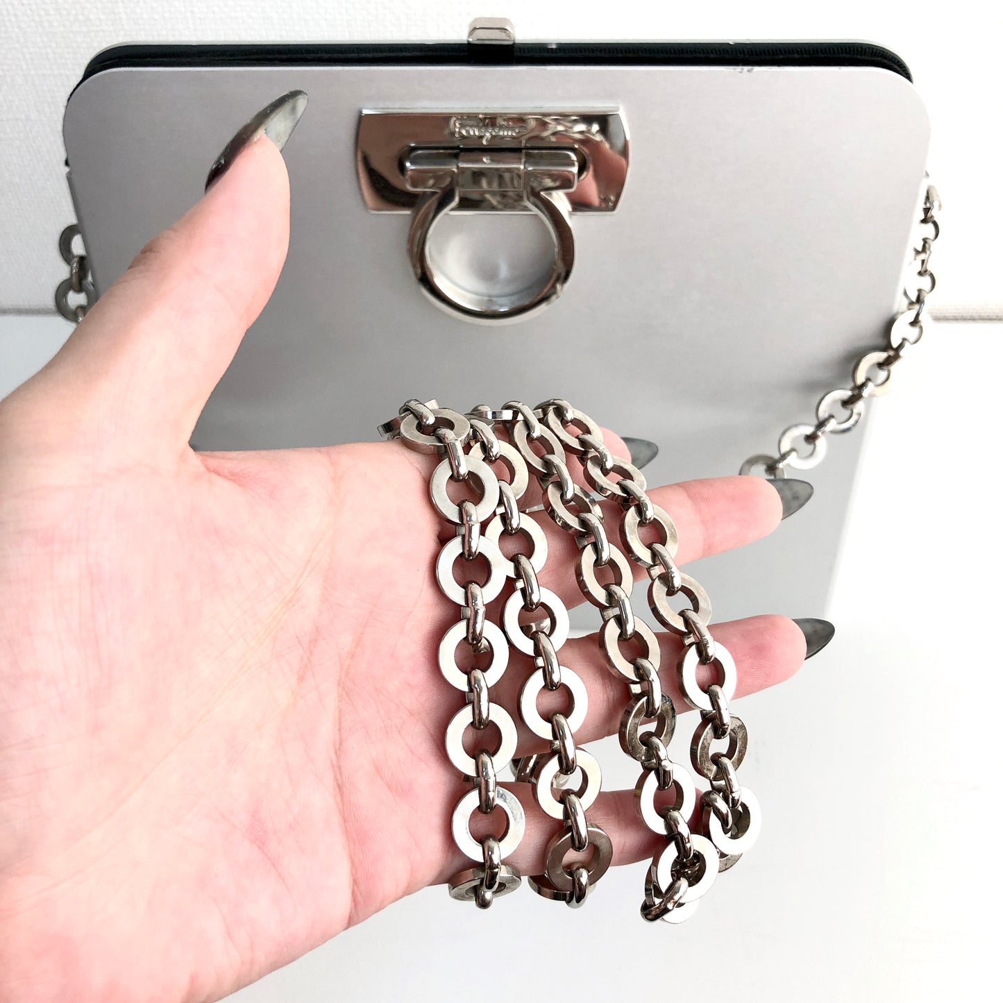 RARE☆☆☆☆☆Salvatore Ferragamo Gancini Crossbody Chain Shoulder Bag Silver