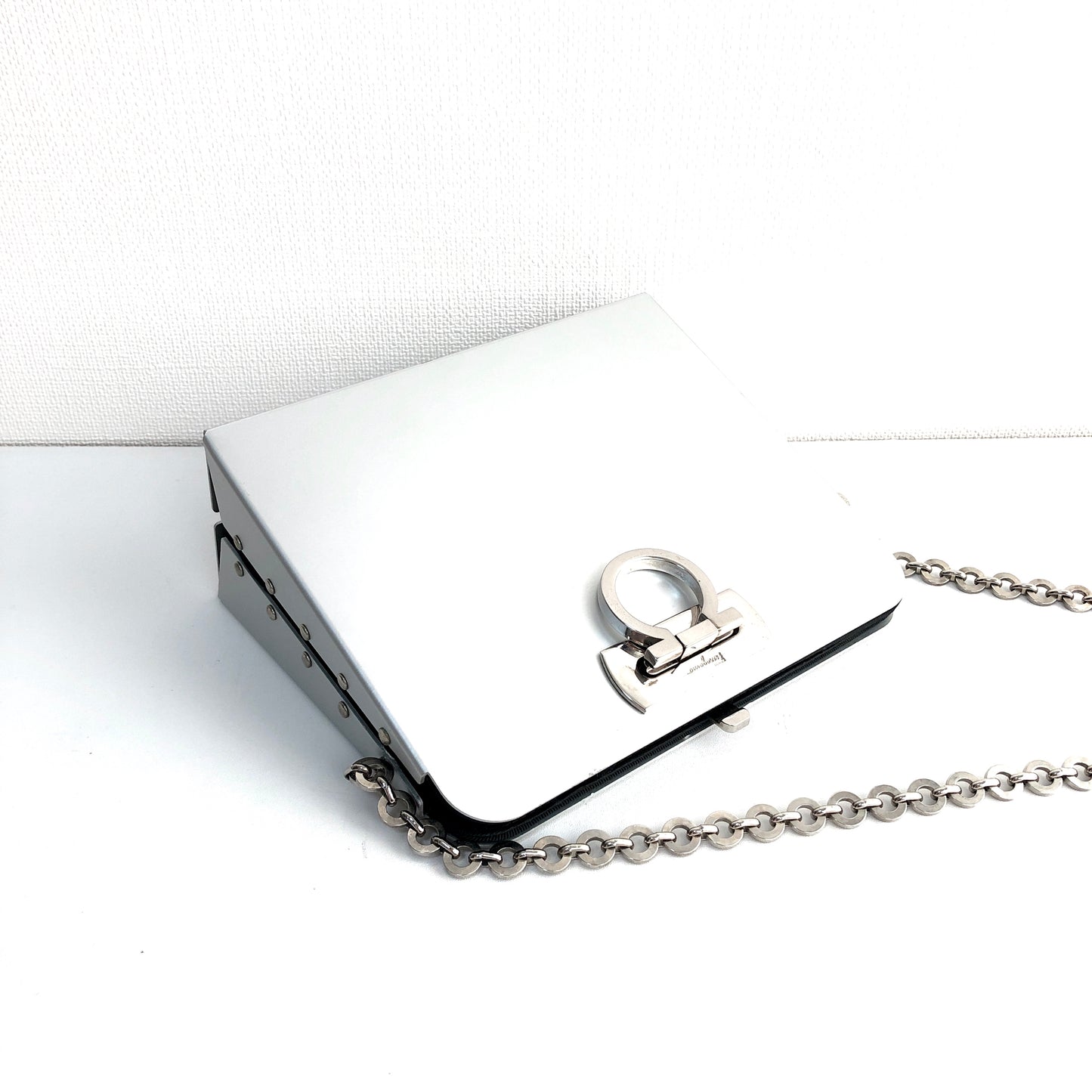 RARE☆☆☆☆☆Salvatore Ferragamo Gancini Crossbody Chain Shoulder Bag Silver