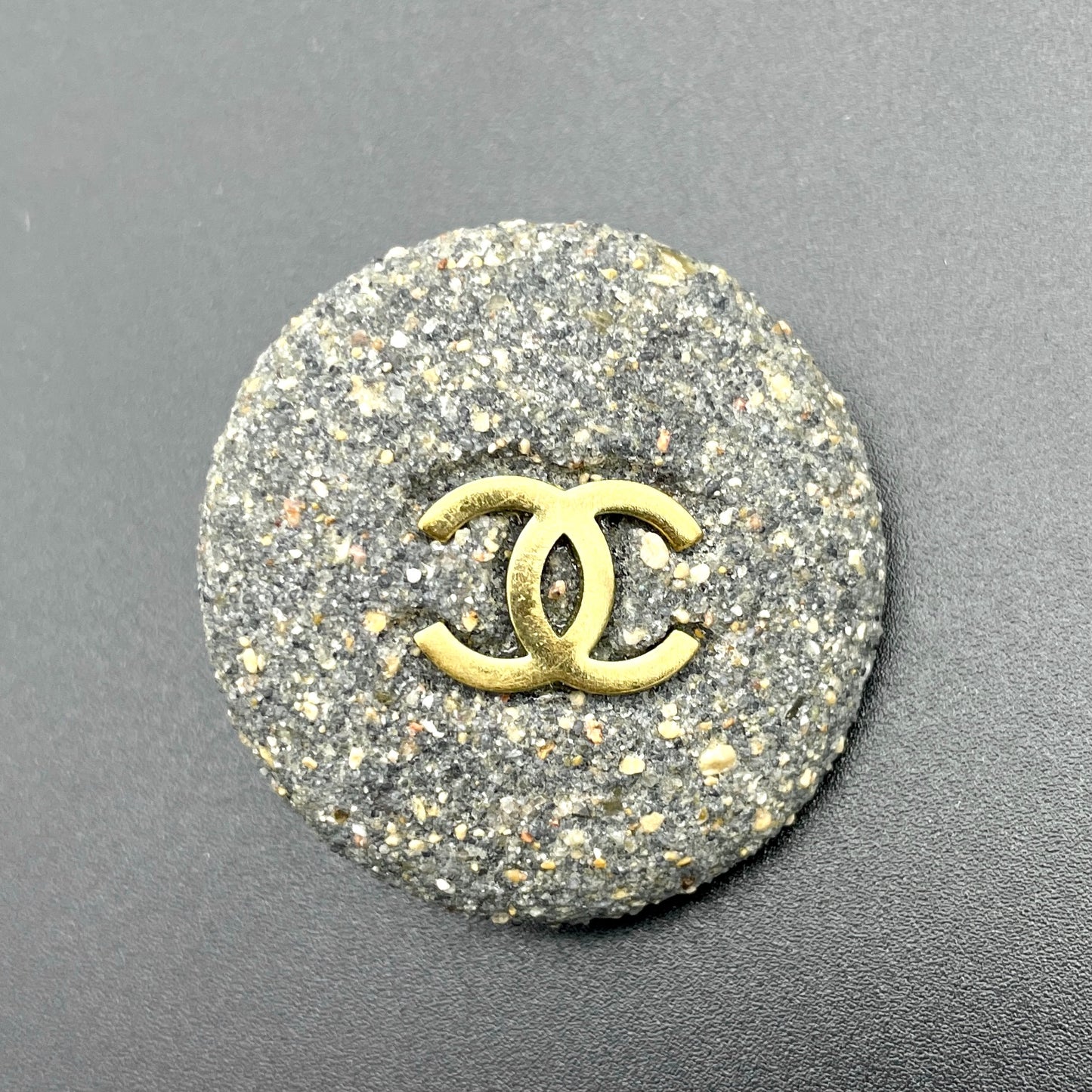 AUTH Pre-owned CHANEL Coco Mark Stone Round Earrings/Gray/Gold