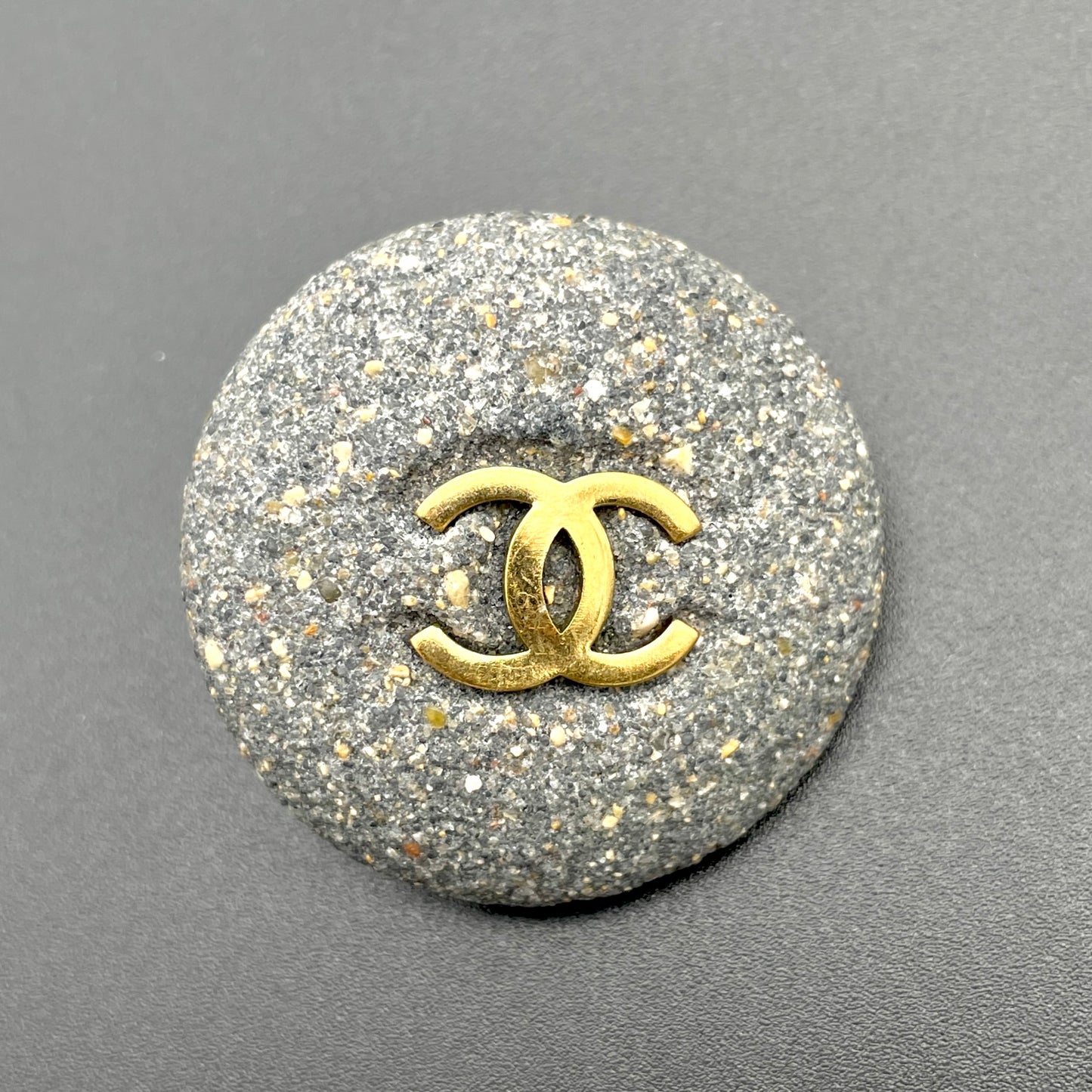 AUTH Pre-owned CHANEL Coco Mark Stone Round Earrings/Gray/Gold