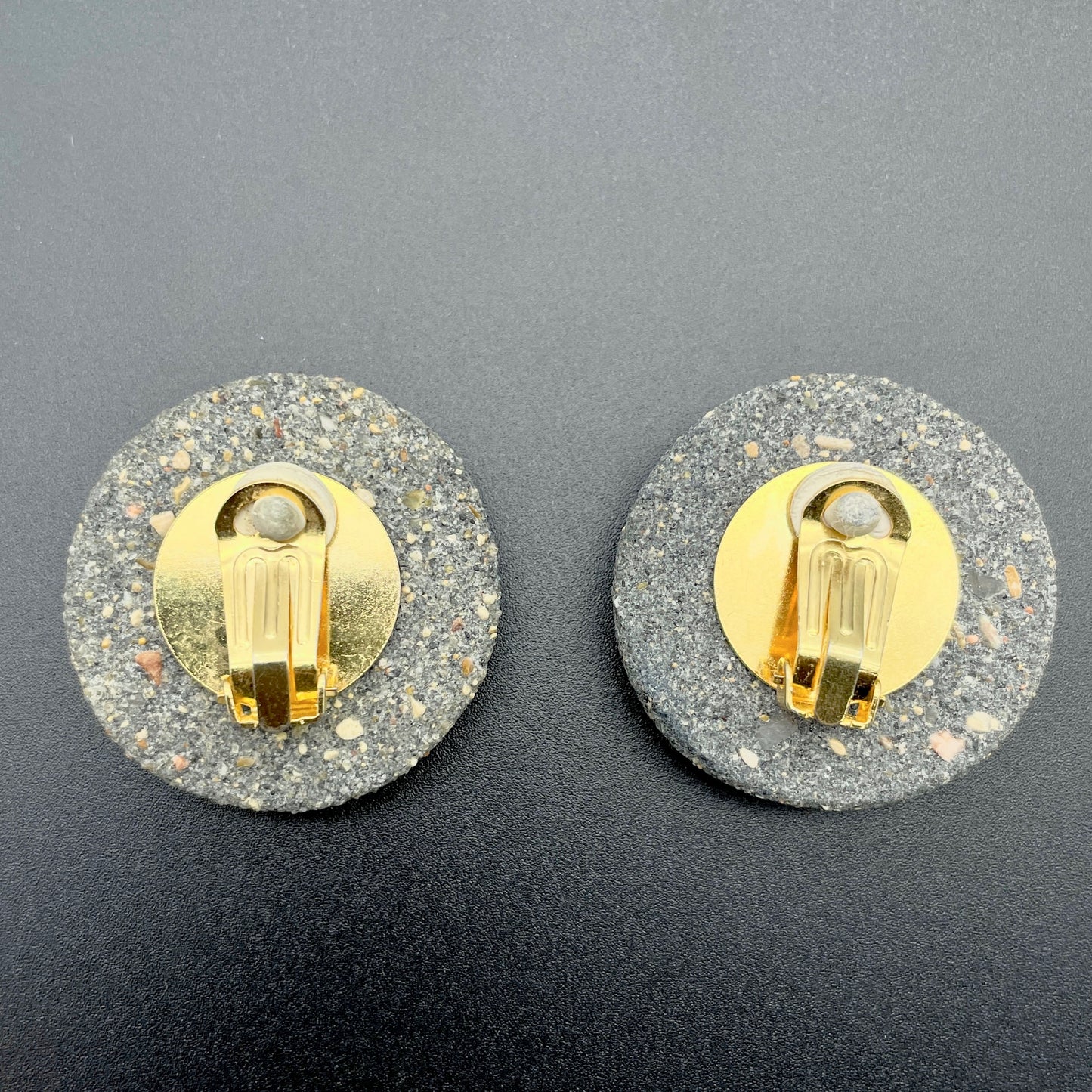 AUTH Pre-owned CHANEL Coco Mark Stone Round Earrings/Gray/Gold