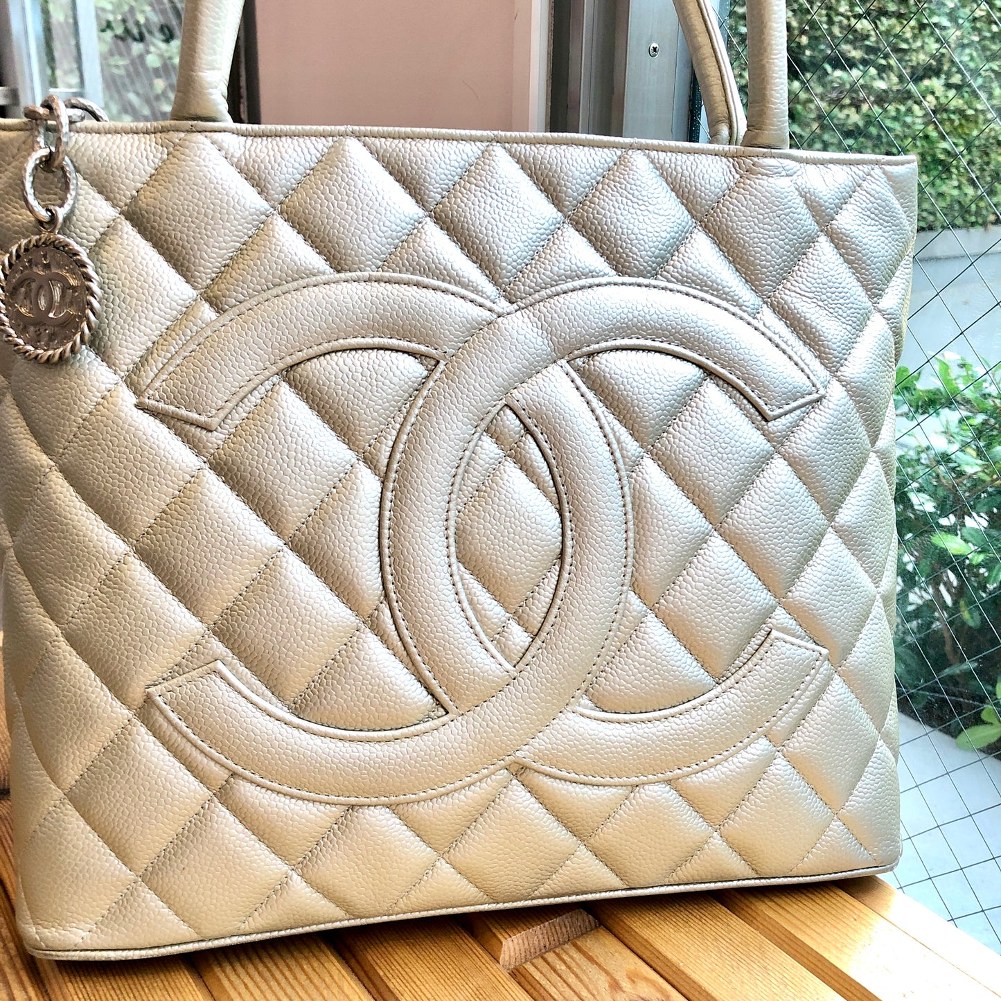 RARE☆☆☆CHANEL ｷｬﾋﾞｱｽｷﾝ ﾏﾄﾗｯｾ復刻 ﾄｰﾄﾊﾞｯｸﾞ ﾗｲﾄｸﾞﾘｰﾝｼﾙﾊﾞｰ