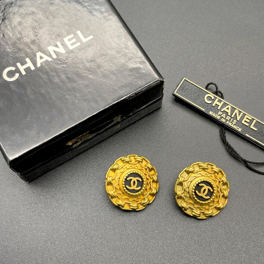 AUTH Pre-owned CHANEL Comark round earring 94A