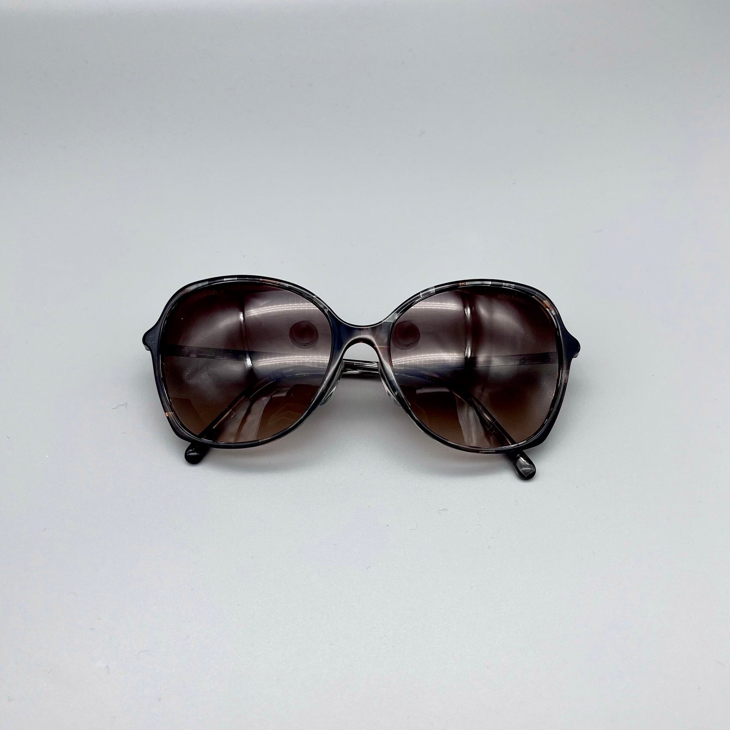 AUTH Pre-owned CHANEL Thin Tortoiseshell Sunglasses