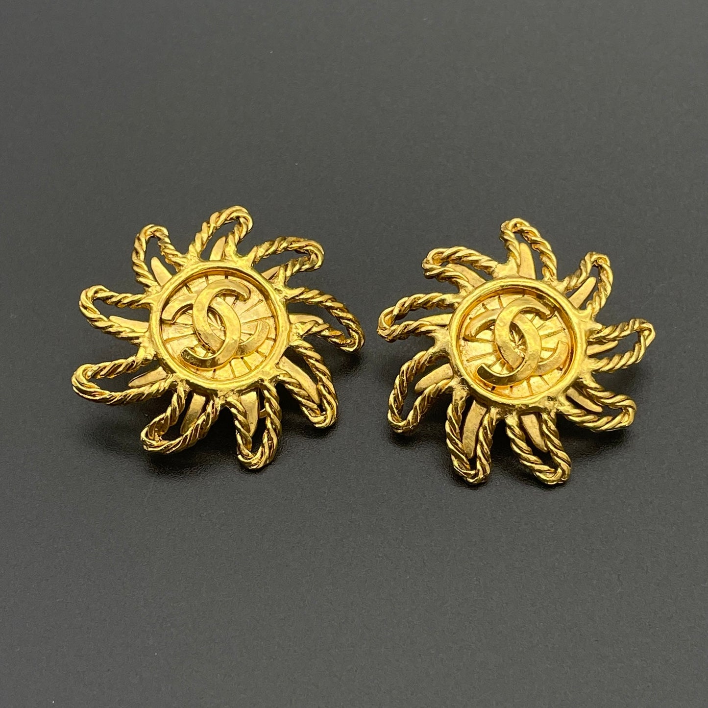 Afar Vintage Pre-owned CHANEL Cocommark sun motif earrings 94A