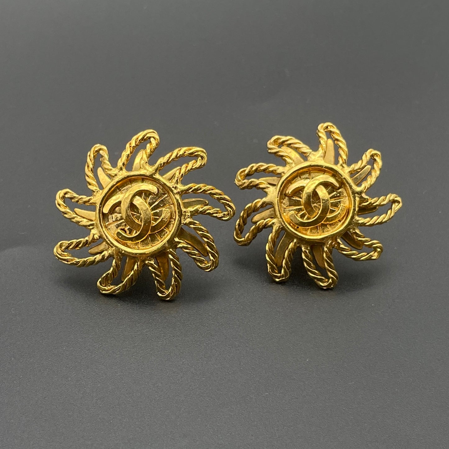 Afar Vintage Pre-owned CHANEL Cocommark sun motif earrings 94A