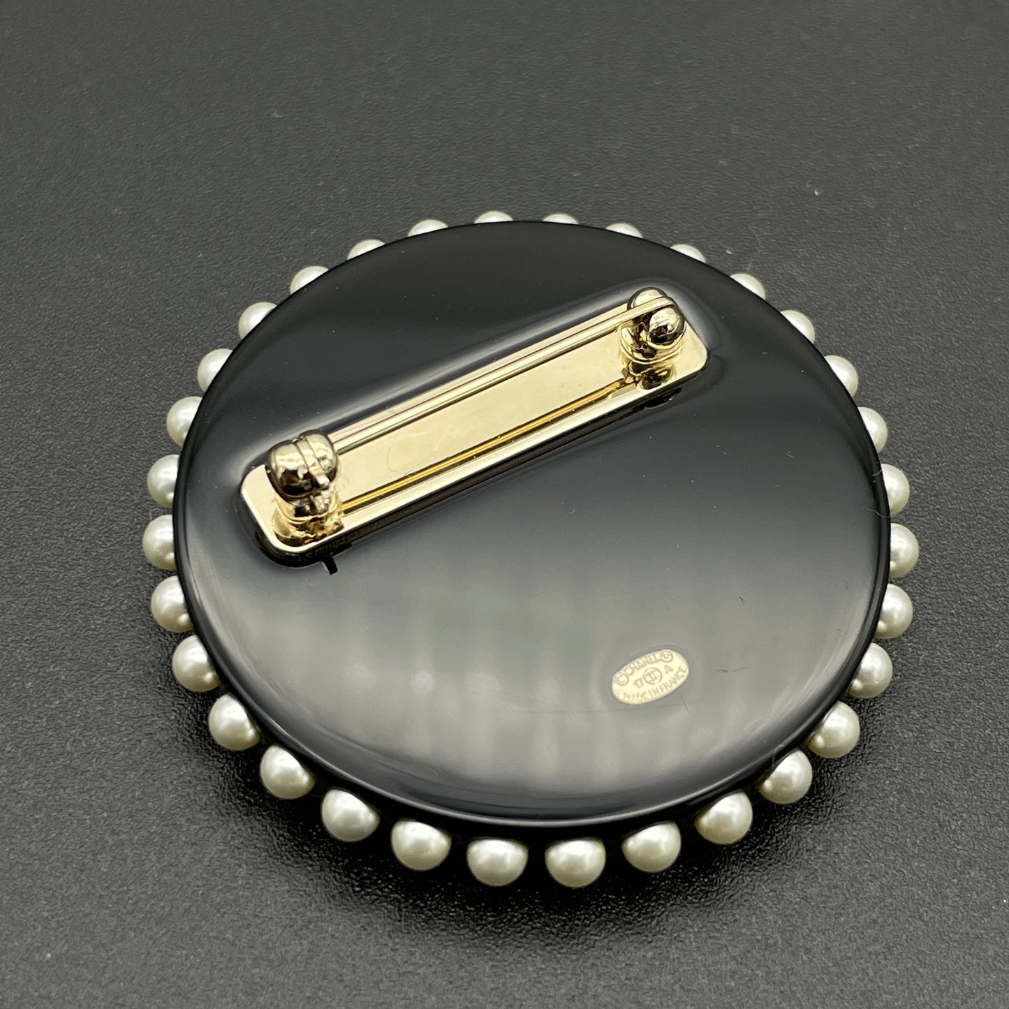 Afar Vintage Pre-owned CHANEL Lady COCO Fake Pearl Brooch