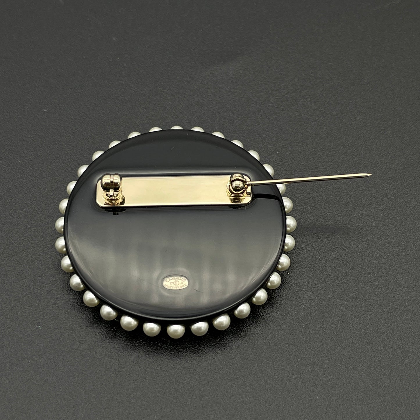 Afar Vintage Pre-owned CHANEL Lady COCO Fake Pearl Brooch