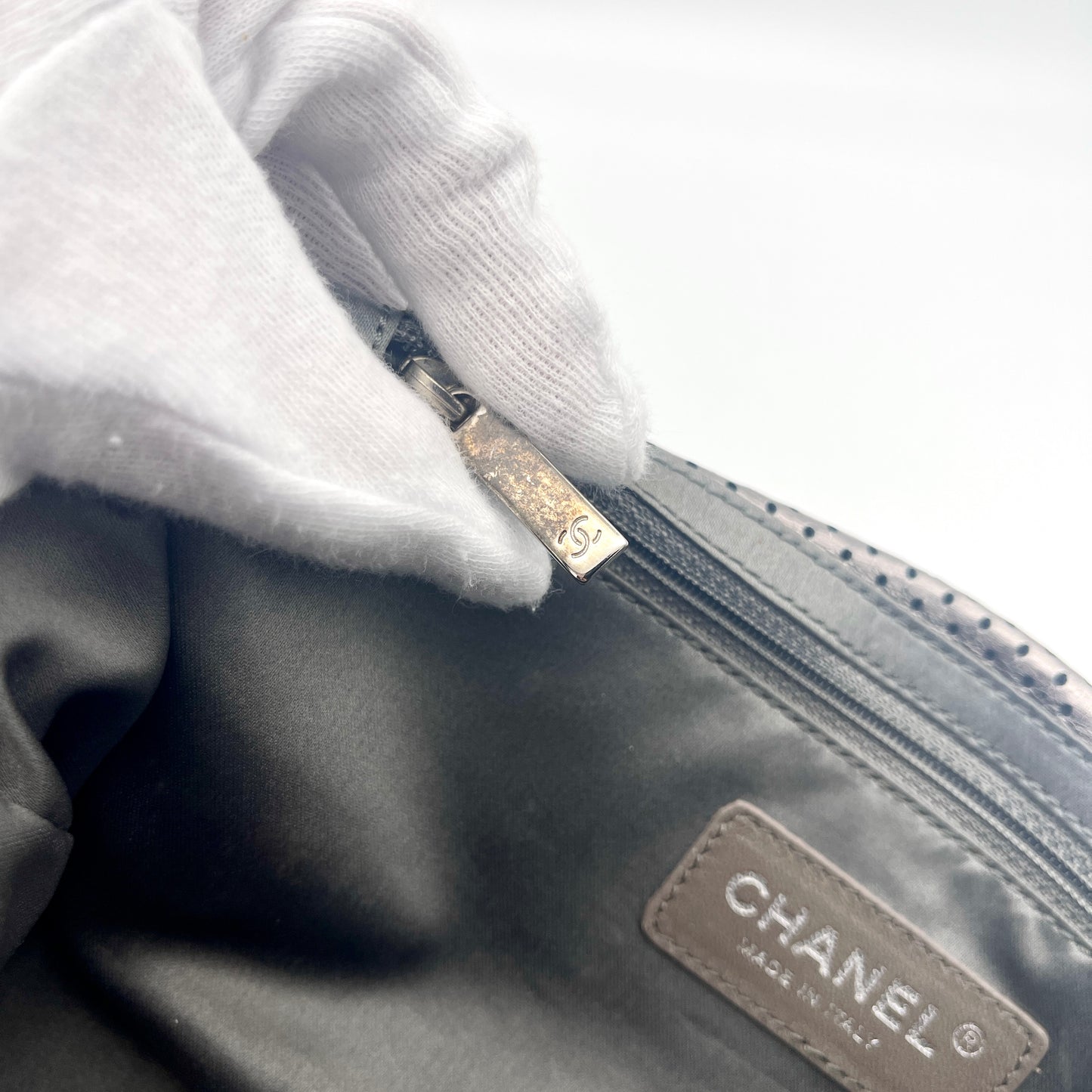 CHANEL punching shoulder bag 2.55