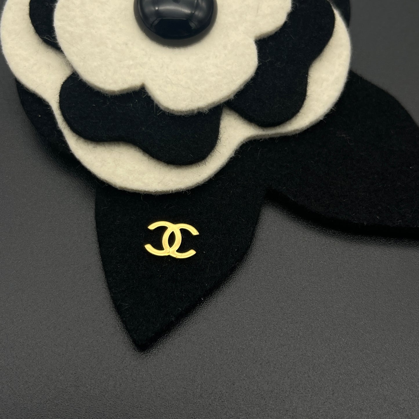 RARE ☆☆☆CHANEL ｶﾒﾘｱ ﾌﾞﾛｰﾁ ｺｻｰｼﾞｭ 02A