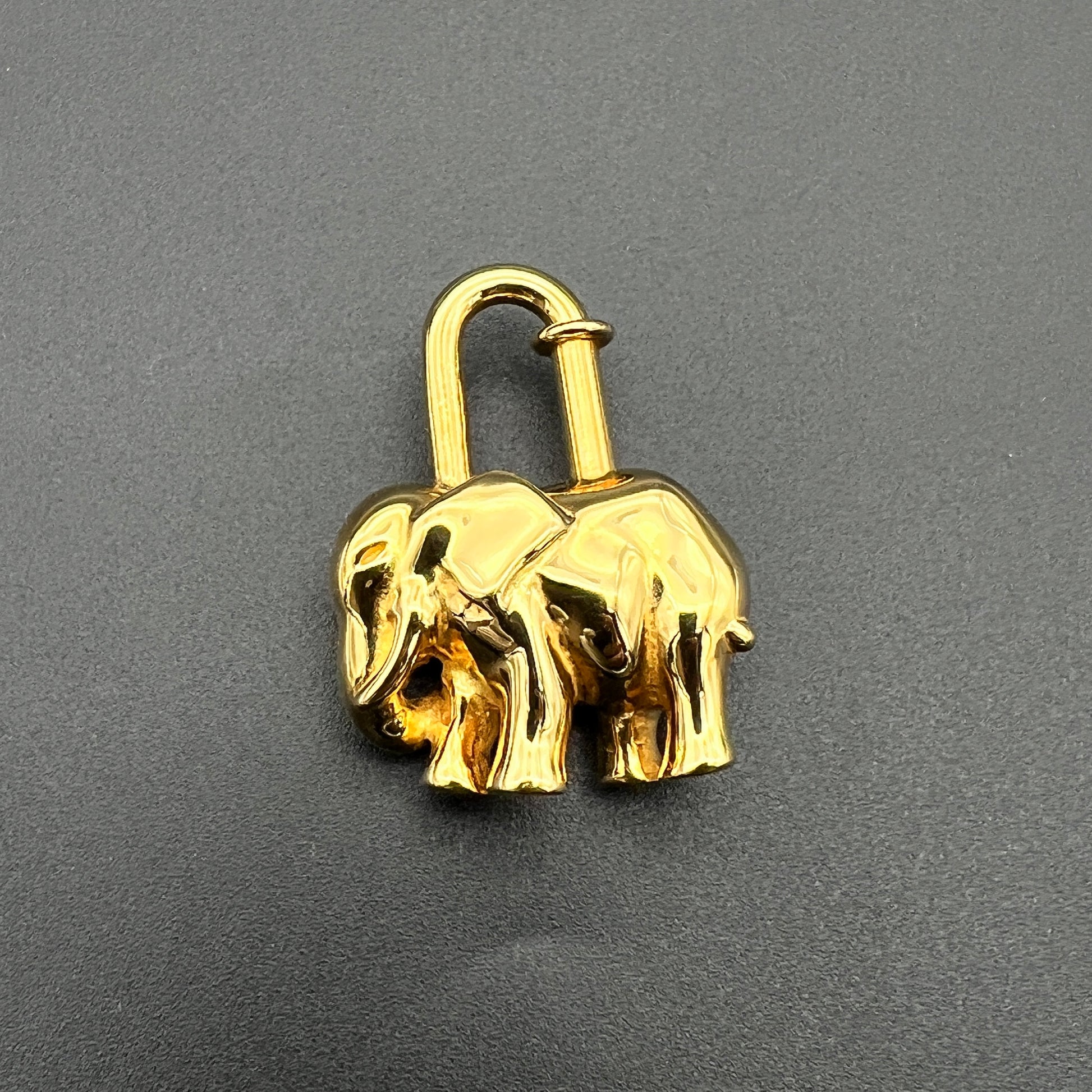 Hermes HERMES Elephant Motif Cadena Padrock Charm Gold P14145 – NUIR VINTAGE