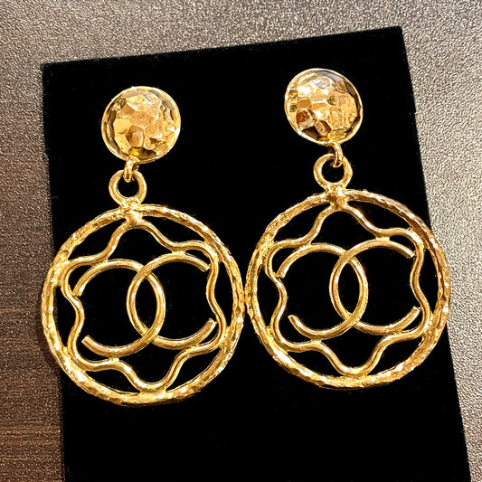 RARE☆☆CHANEL Coco Mark Flower Pendant Earrings