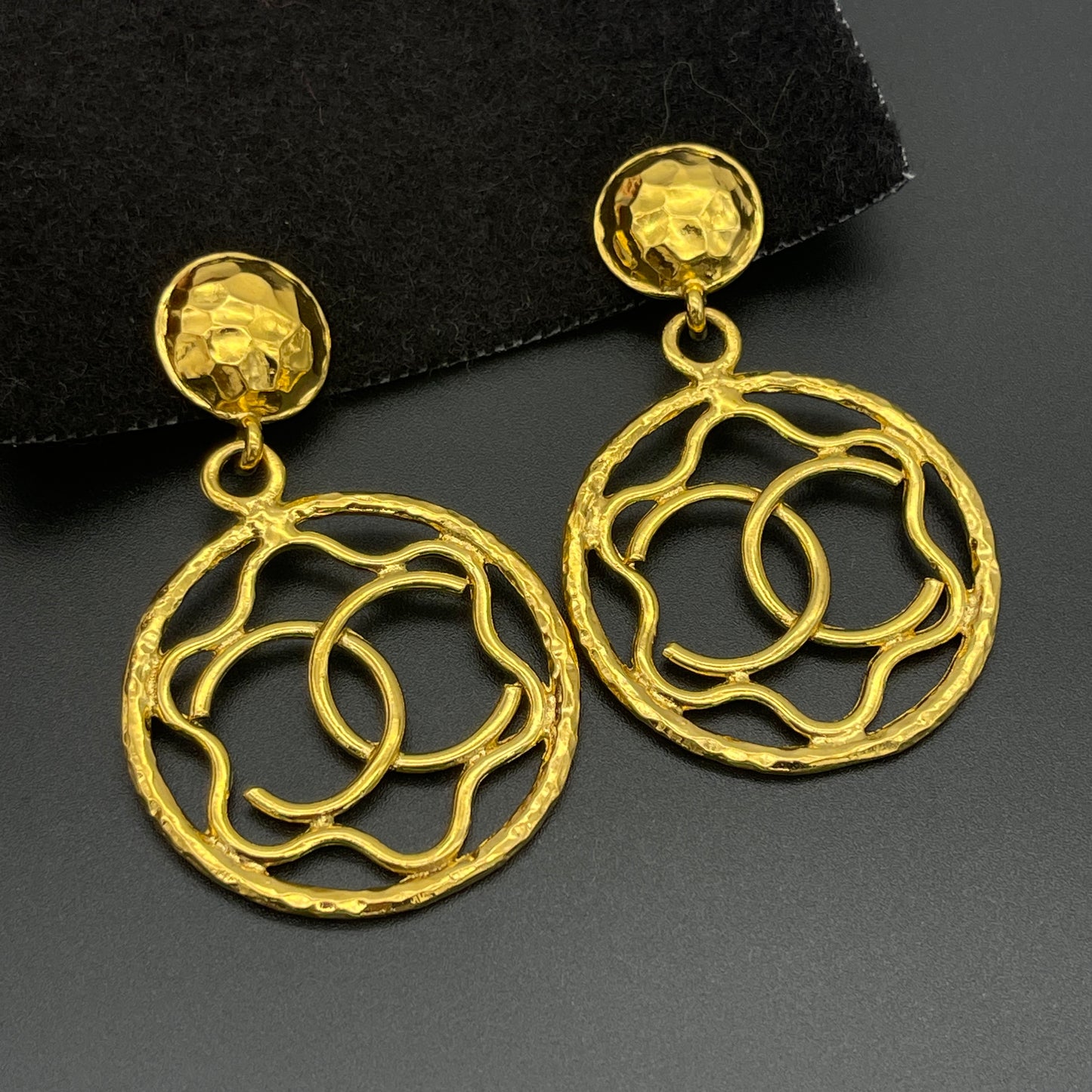 RARE☆☆CHANEL Coco Mark Flower Pendant Earrings