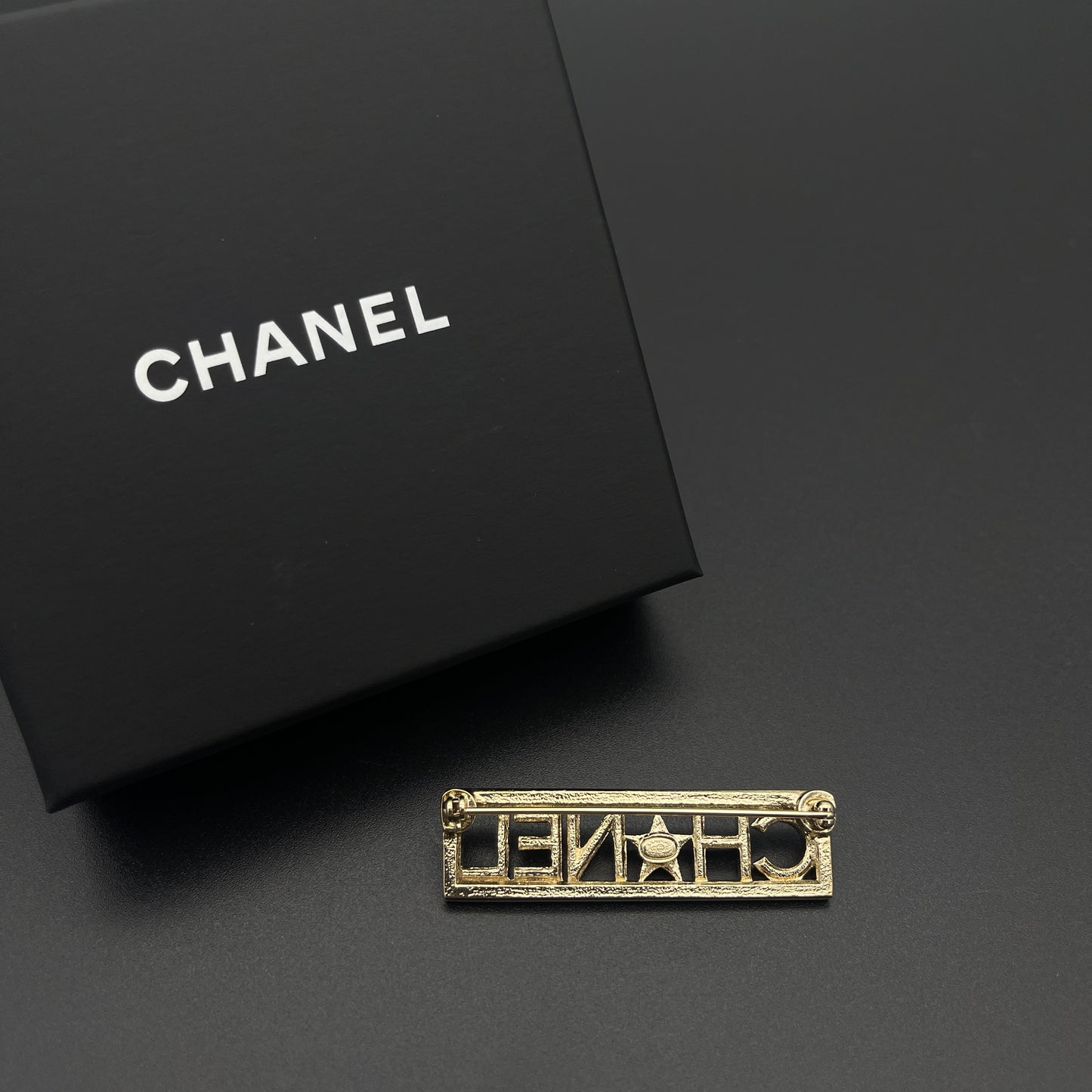 Afar Vintage Pre-owned CHANEL CHAN☆EL logo brooch A17 C