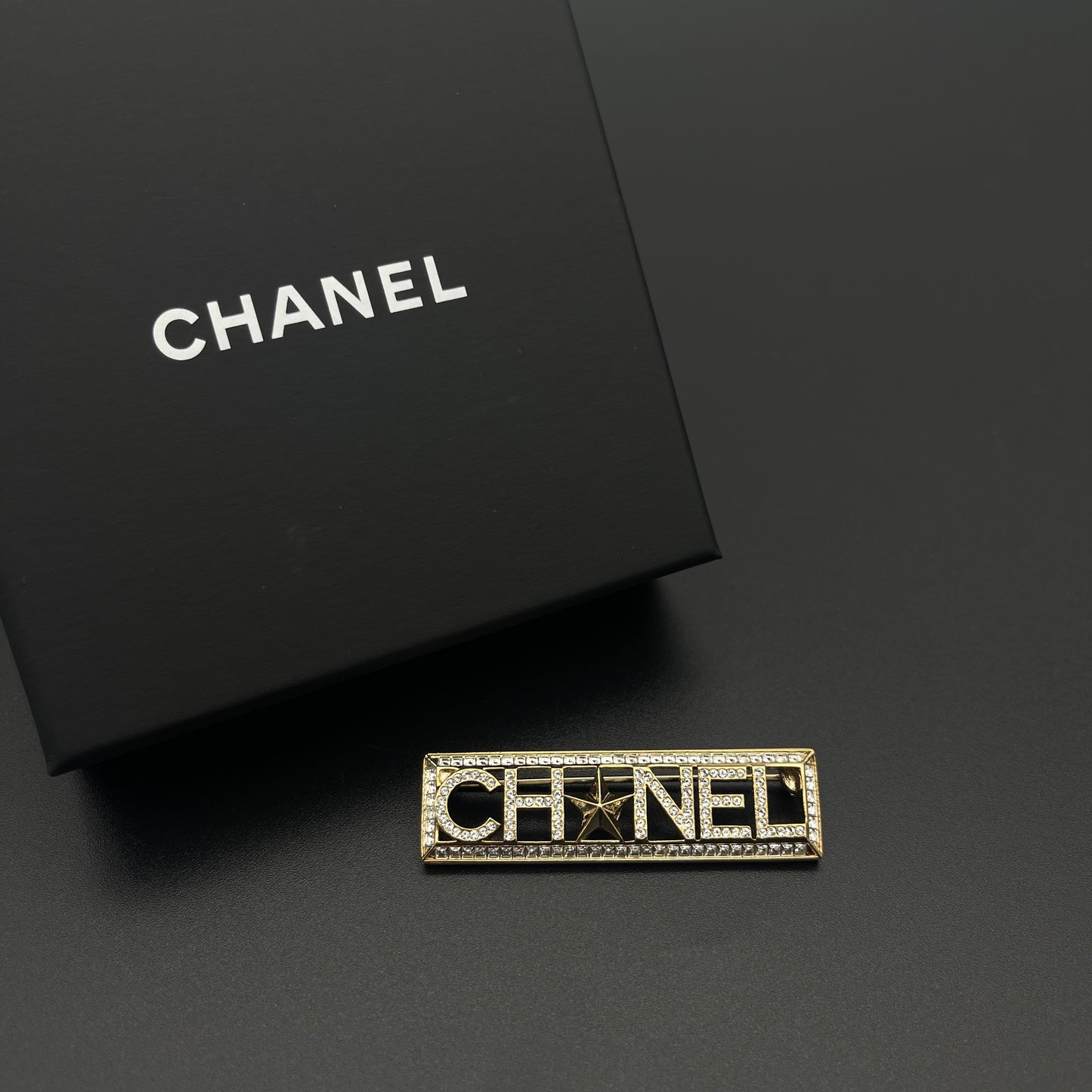 Afar Vintage Pre-owned CHANEL CHAN☆EL logo brooch A17 C