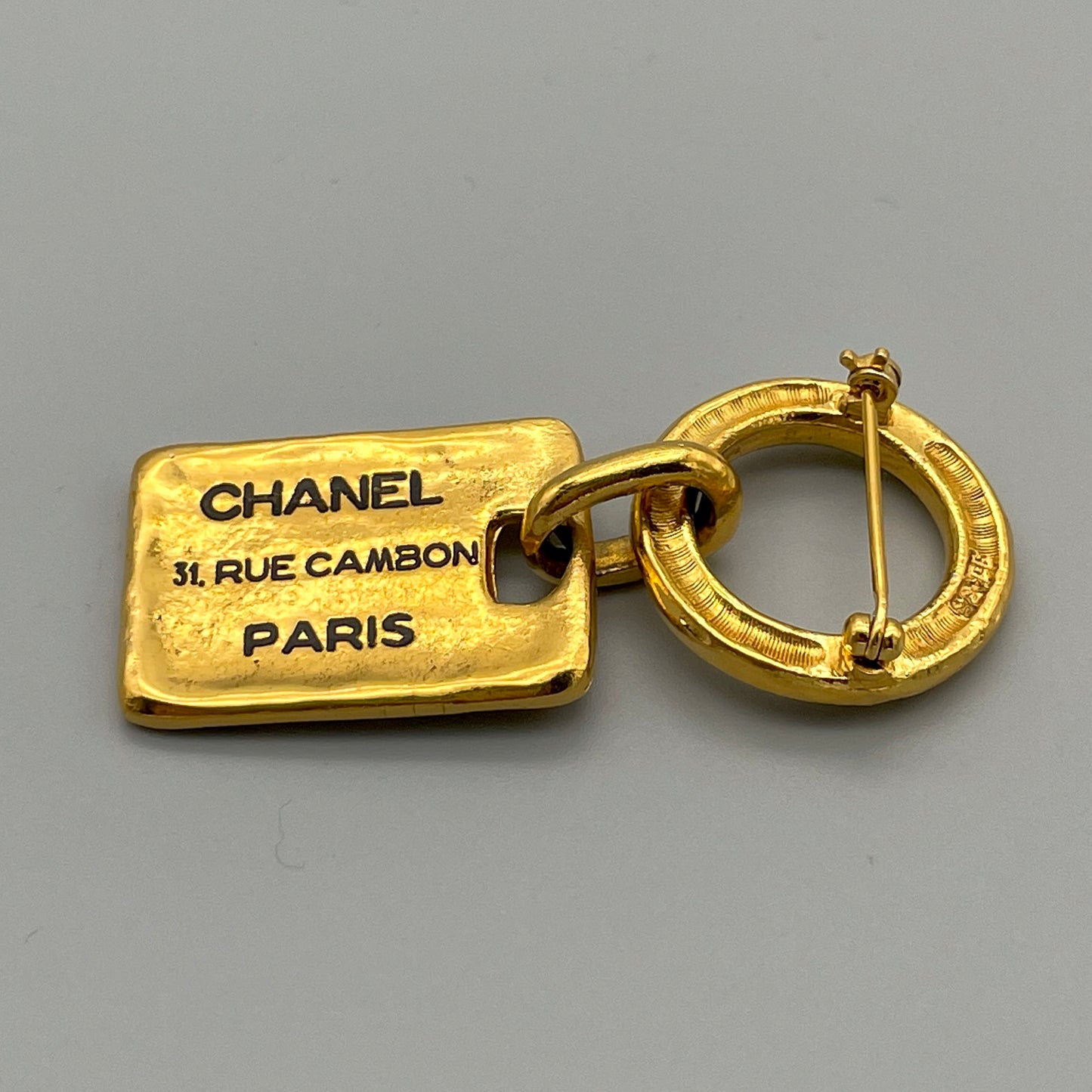 Afar Vintage Pre-owned CHANEL Cambon Line Swing Brooch