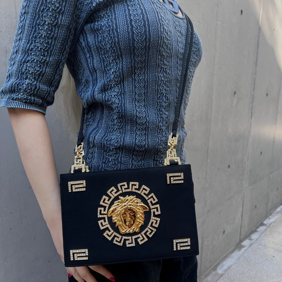 RARE☆☆☆☆ VERSACE Medusa shoulder bag black/gold