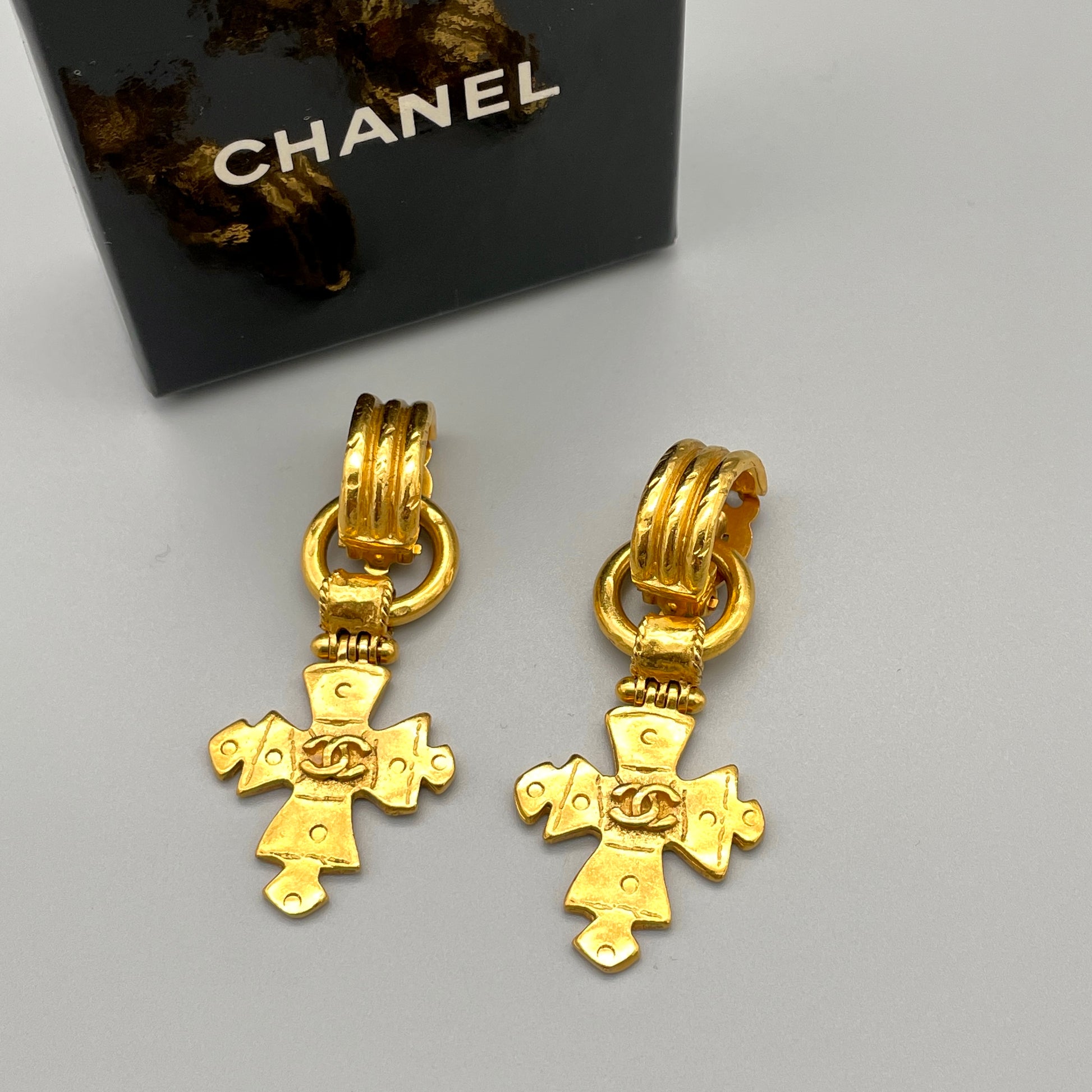RARE☆AUTH Pre-owned CHANEL Cocomark Cross Earrings – Afar Vintage