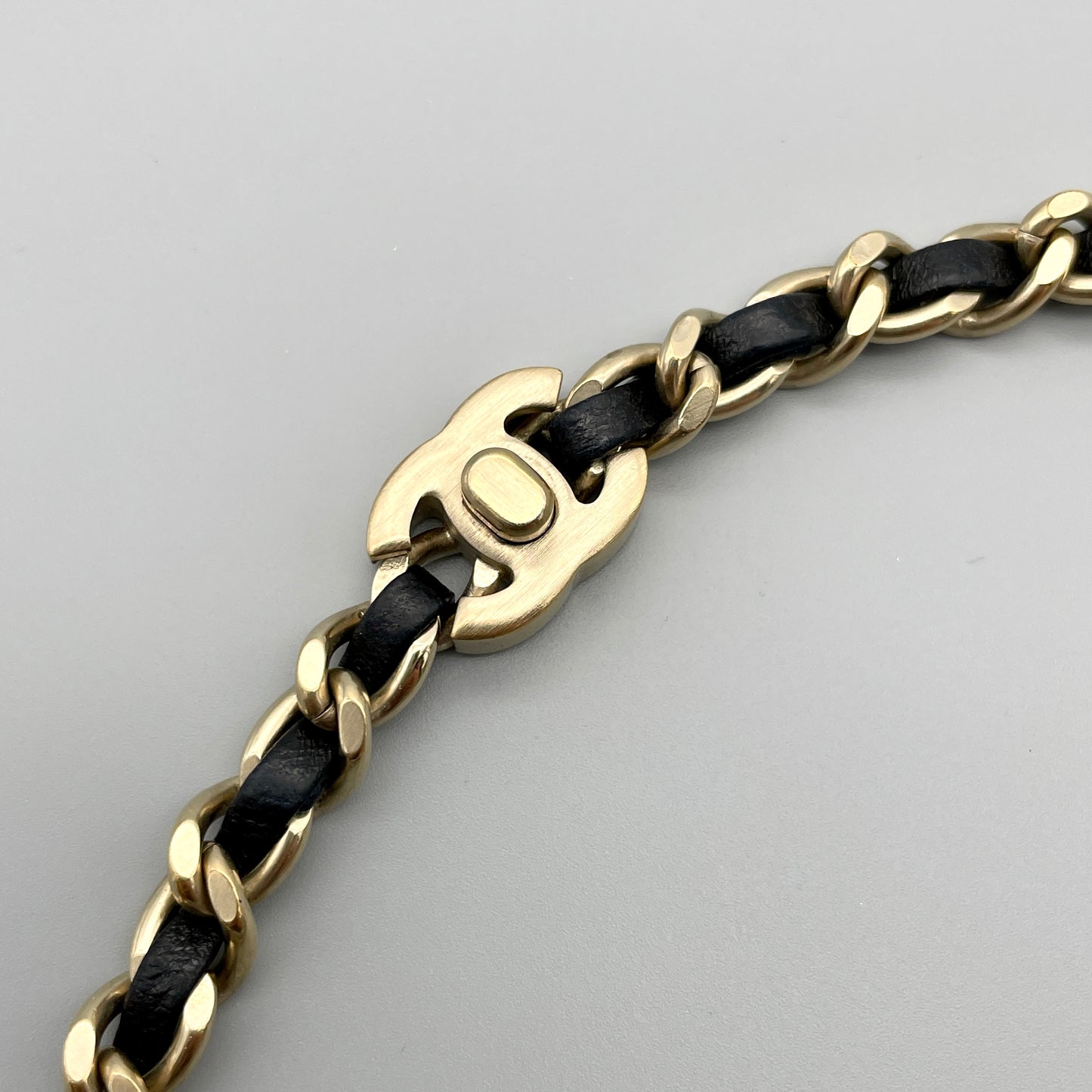 AUTH Pre-owned CHANEL Matelasse Turnlock CC LOGO Choker/Gold x Black