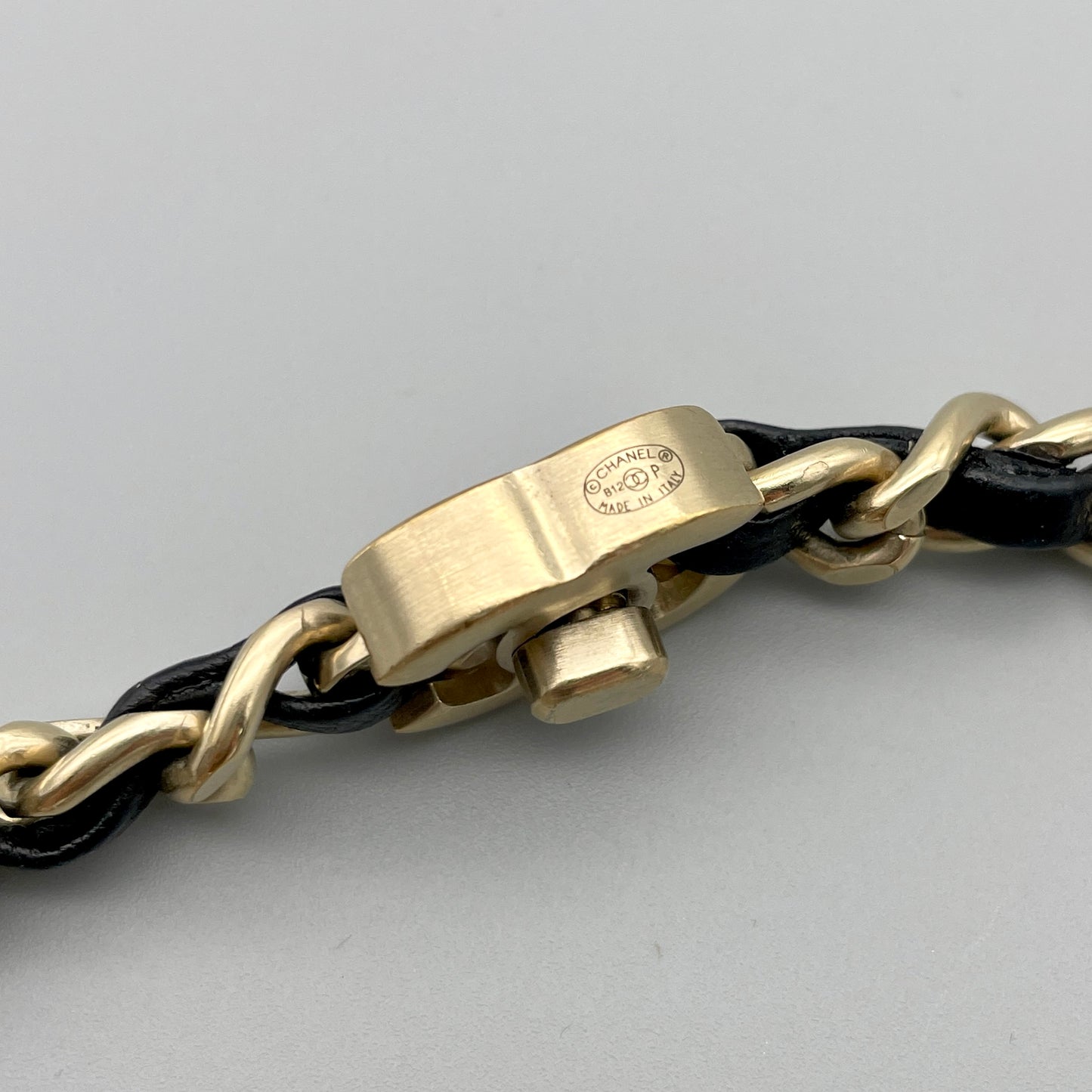 正品二手 CHANEL Matelasse Turnlock CC LOGO 项圈/金色 x 黑色