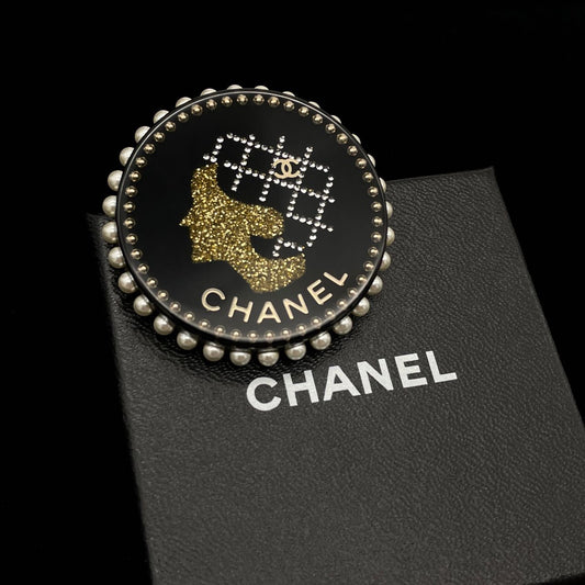 Afar Vintage Pre-owned CHANEL Lady COCO Fake Pearl Brooch