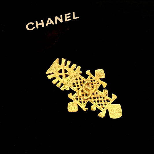 AUTH Pre-owned CHANEL Ethiopian cross Coco mark brooch