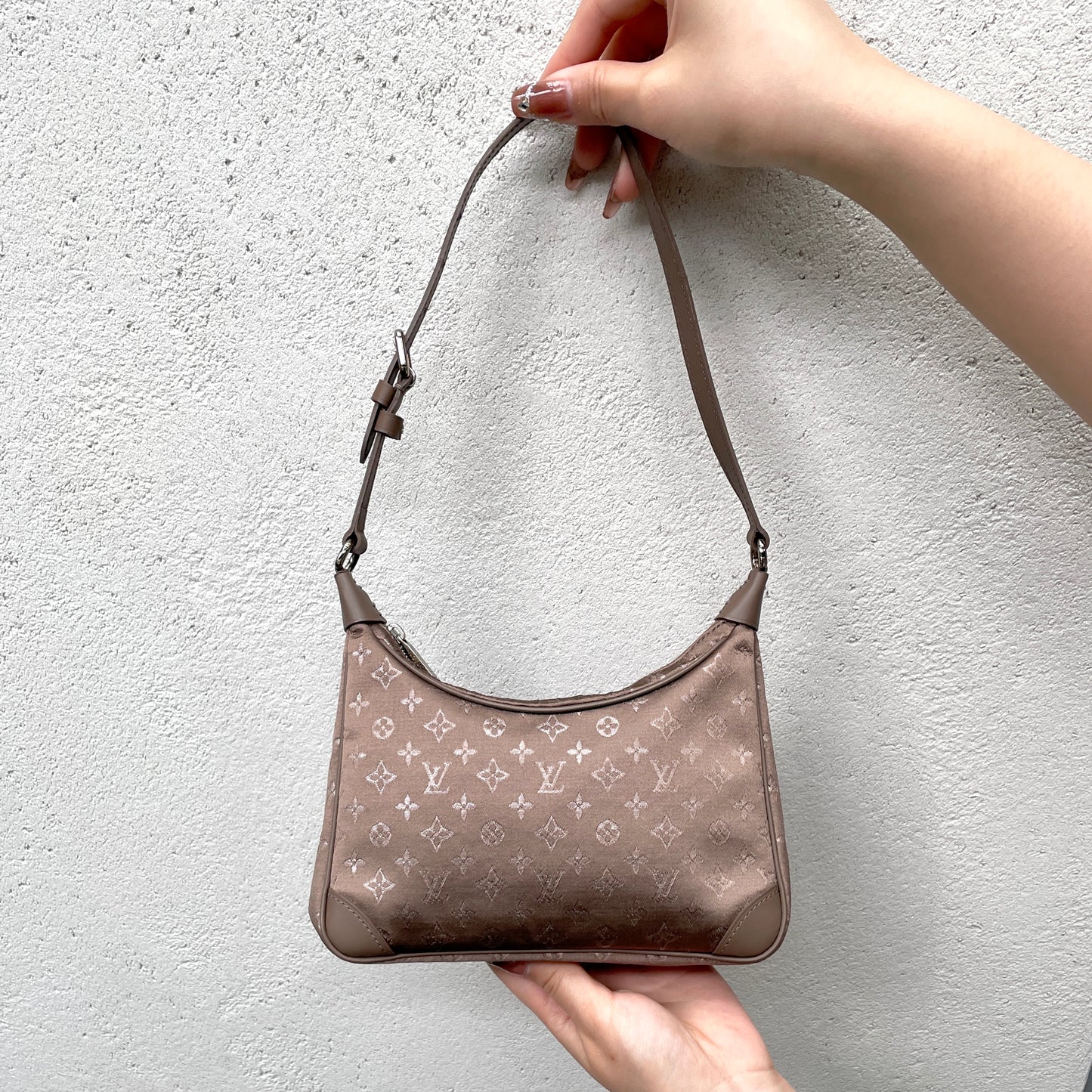 稀有☆☆LOUIS VUITTON 2000 限量 Monogram Satin Little Brownie Noir M92142/棕色