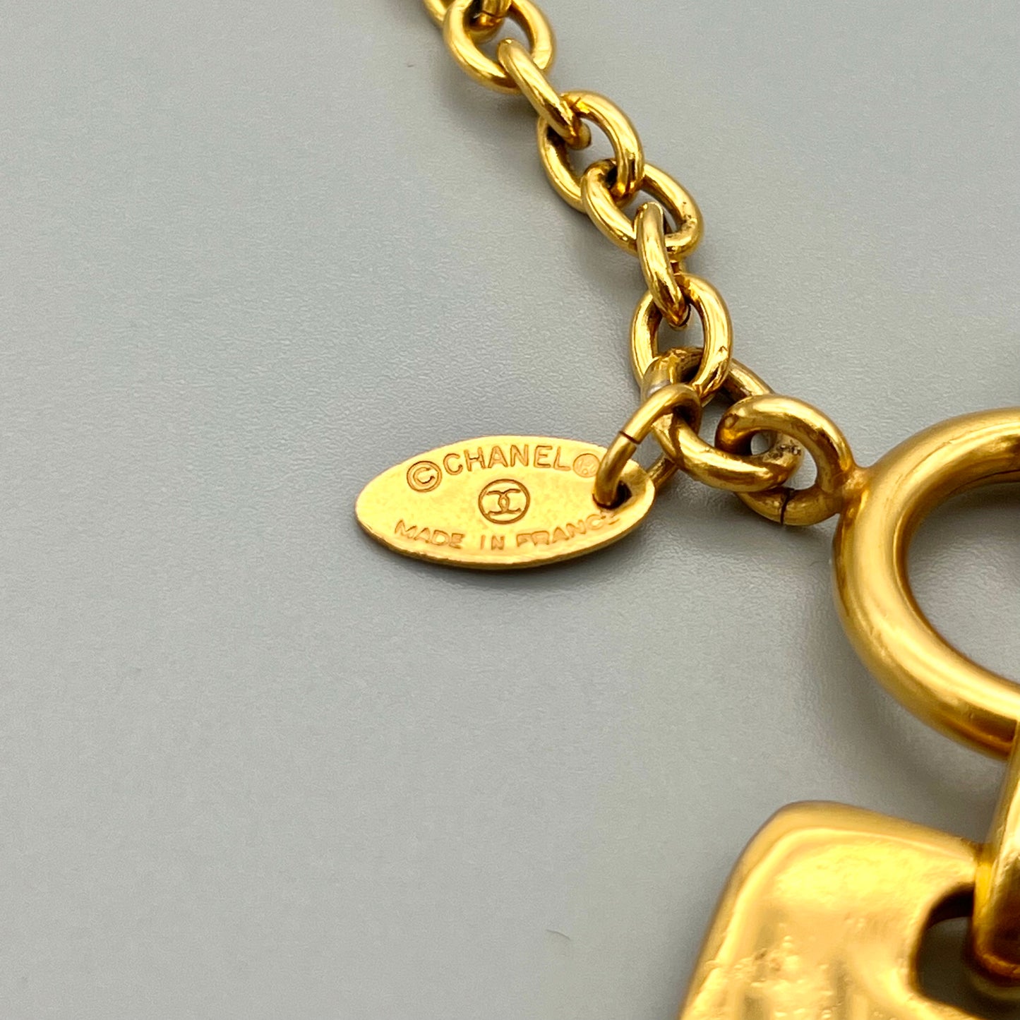 Afar Vintage Pre-owned CHANEL Cambon Line Tag Pendant Necklace