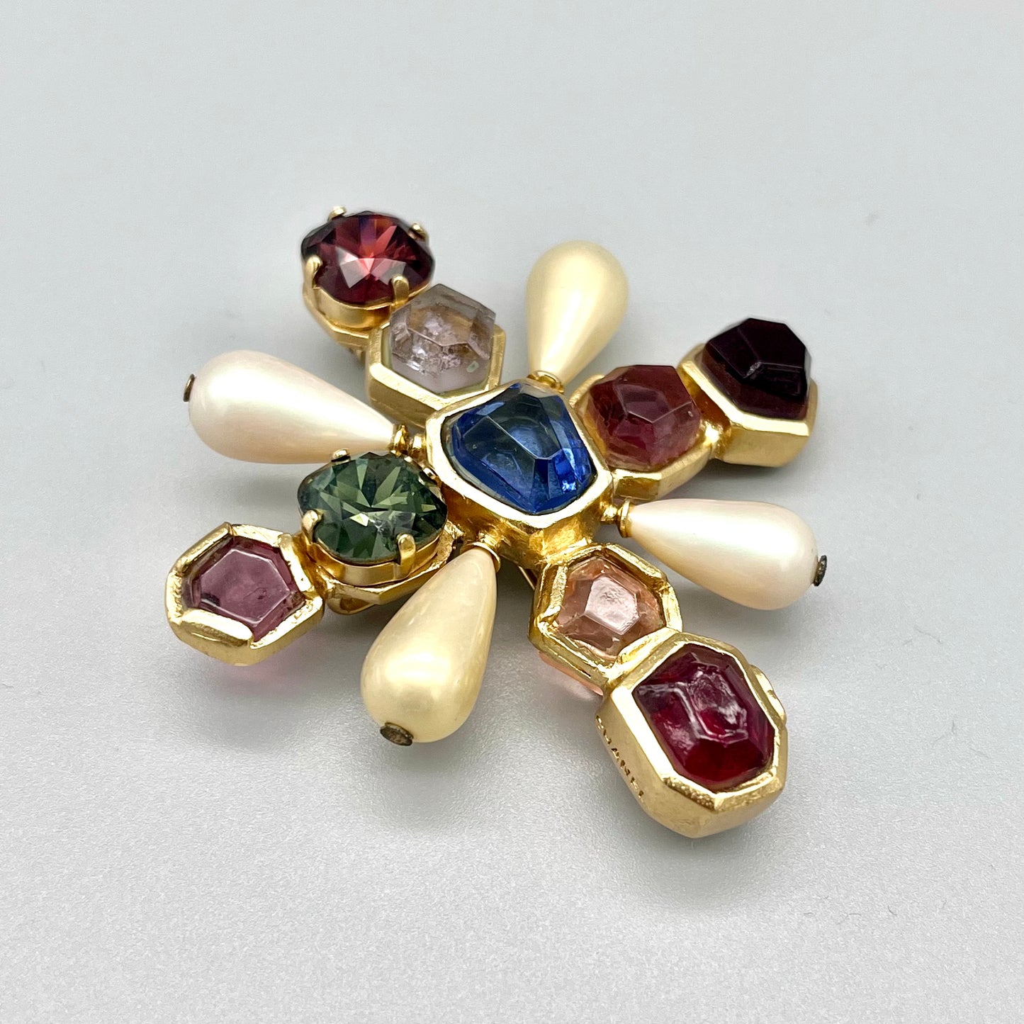 RARE☆☆☆☆AUTH Pre-owned CHANEL Color Stone Gold Fake Pearl Brooch