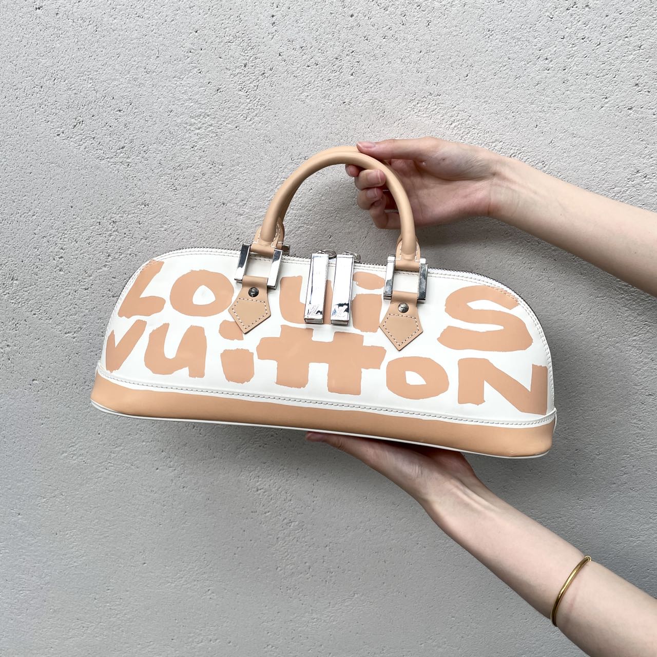 Louis Vuitton グラフィティ アルマ オリゾンタル