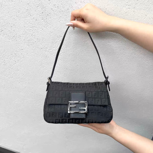 AUTH Pre-owned FENDI ｽﾞｯｷｰﾉﾐﾆﾏﾝﾏﾊﾞｹｯﾄ ﾌﾞﾗｯｸ