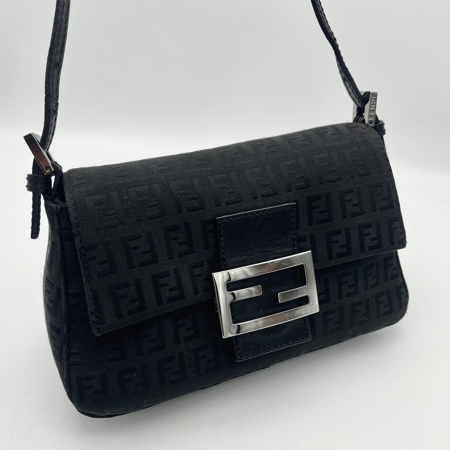 AUTH Pre-owned FENDI ｽﾞｯｷｰﾉﾐﾆﾏﾝﾏﾊﾞｹｯﾄ ﾌﾞﾗｯｸ