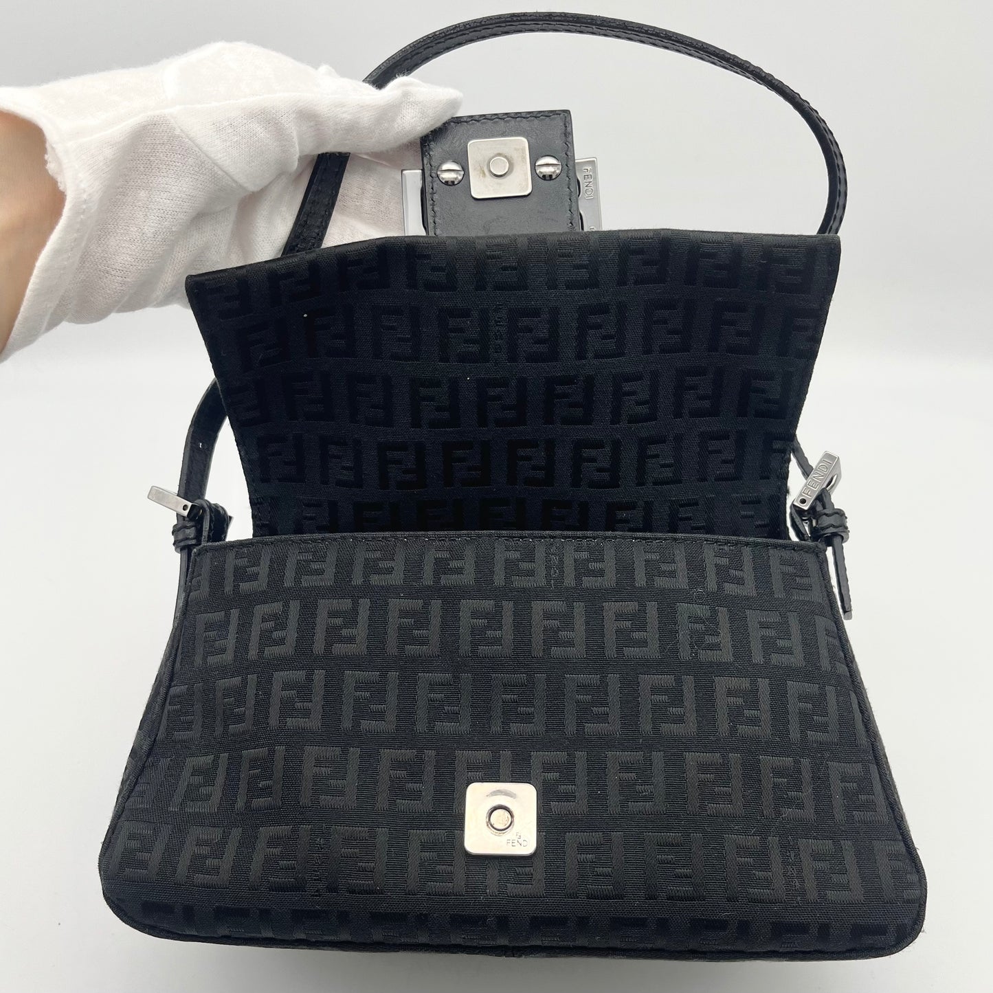 AUTH Pre-owned FENDI ｽﾞｯｷｰﾉﾐﾆﾏﾝﾏﾊﾞｹｯﾄ ﾌﾞﾗｯｸ