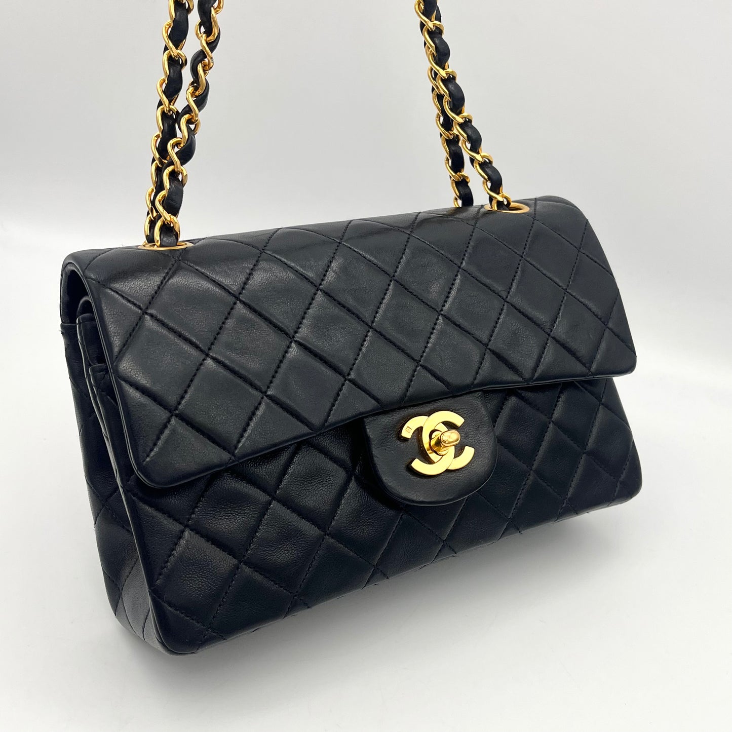 AUTH Pre-owned CHANEL ﾏﾄﾗｯｾ ｸﾗｼｯｸﾌﾗｯﾌﾟ23