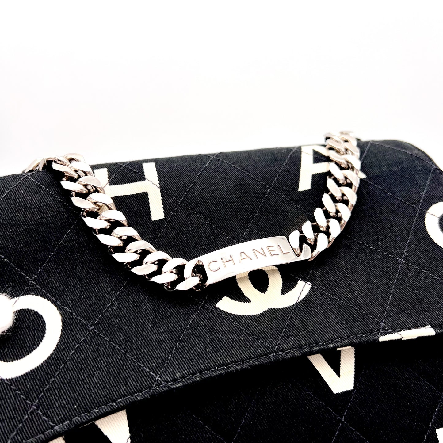 Afar Vintage Pre-owned CHANEL Icon Mini Chain Handbag