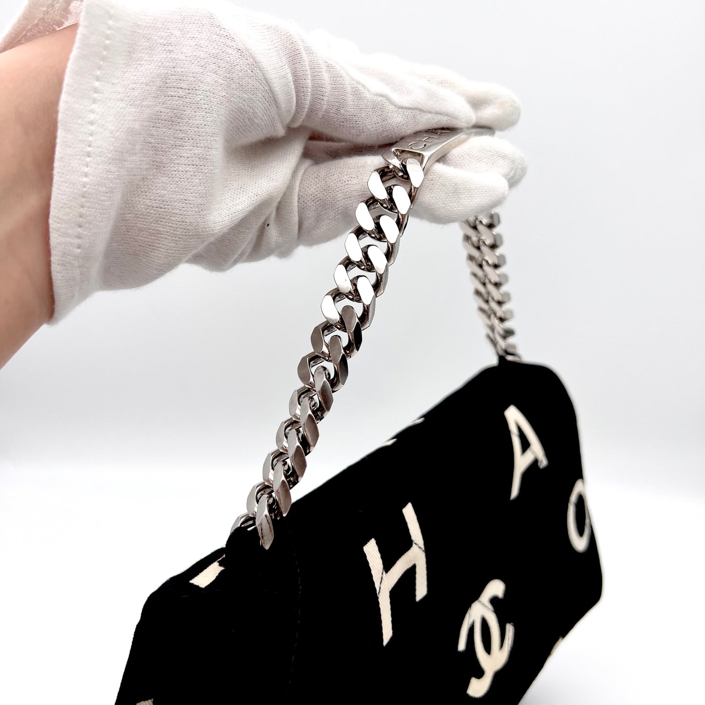 Afar Vintage Pre-owned CHANEL Icon Mini Chain Handbag