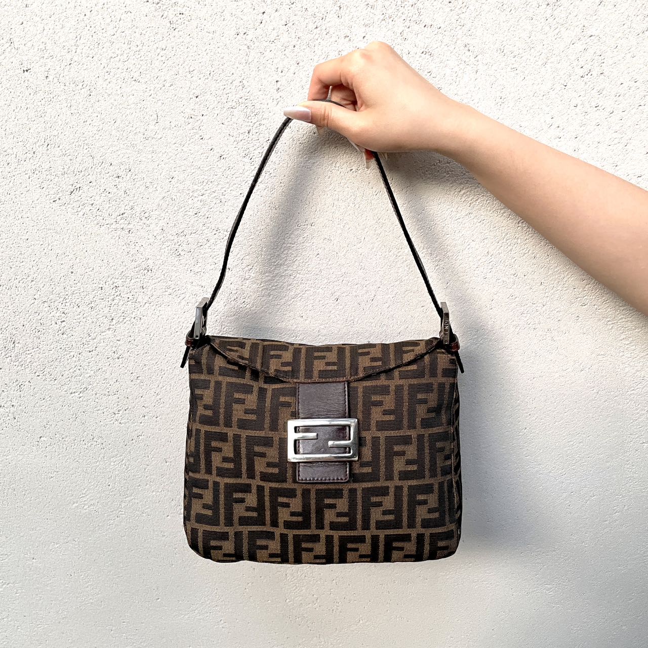 AUTH Pre-owned FENDI Zucca Round Mamma Bucket GM