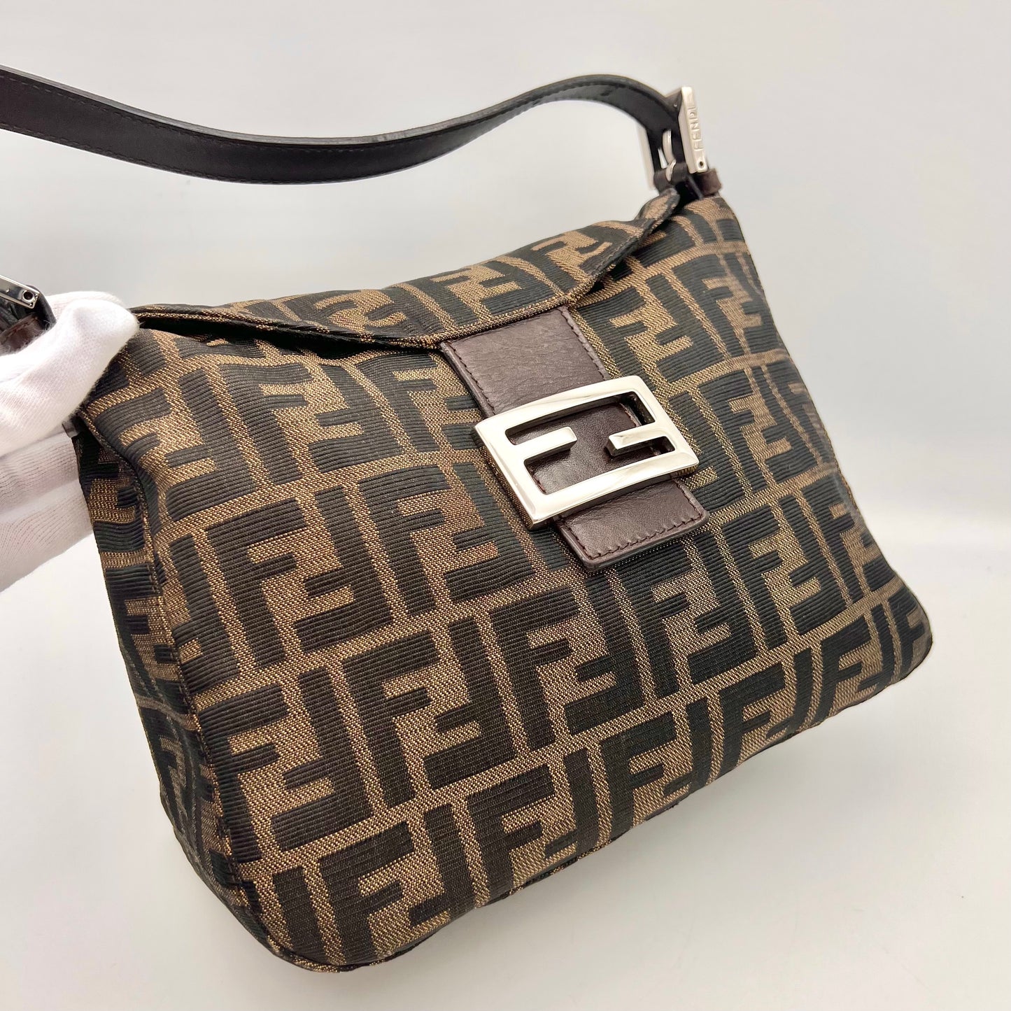 AUTH Pre-owned FENDI Zucca Round Mamma Bucket GM