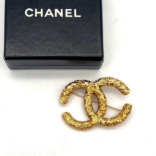 RARE☆☆☆CHANEL Lava Coco Mark Broach GM