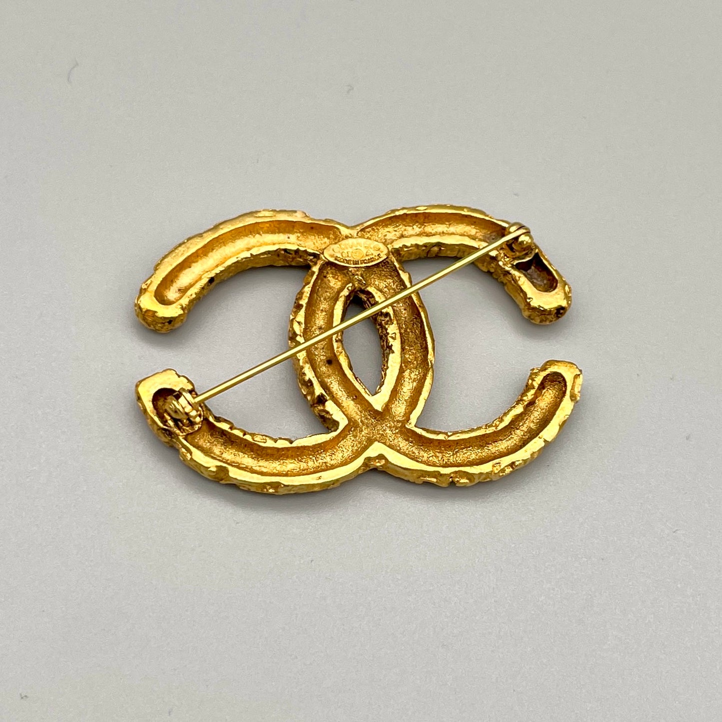 RARE☆☆☆CHANEL Lava Coco Mark Broach GM