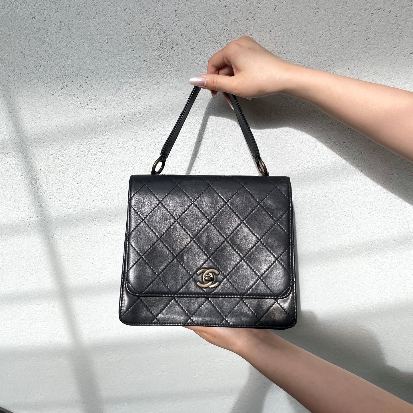 CHANEL ﾏﾄﾗｯｾ ｹﾘｰ型 ﾀｰﾝﾛｯｸ ﾊﾝﾄﾞﾊﾞｯｸﾞ