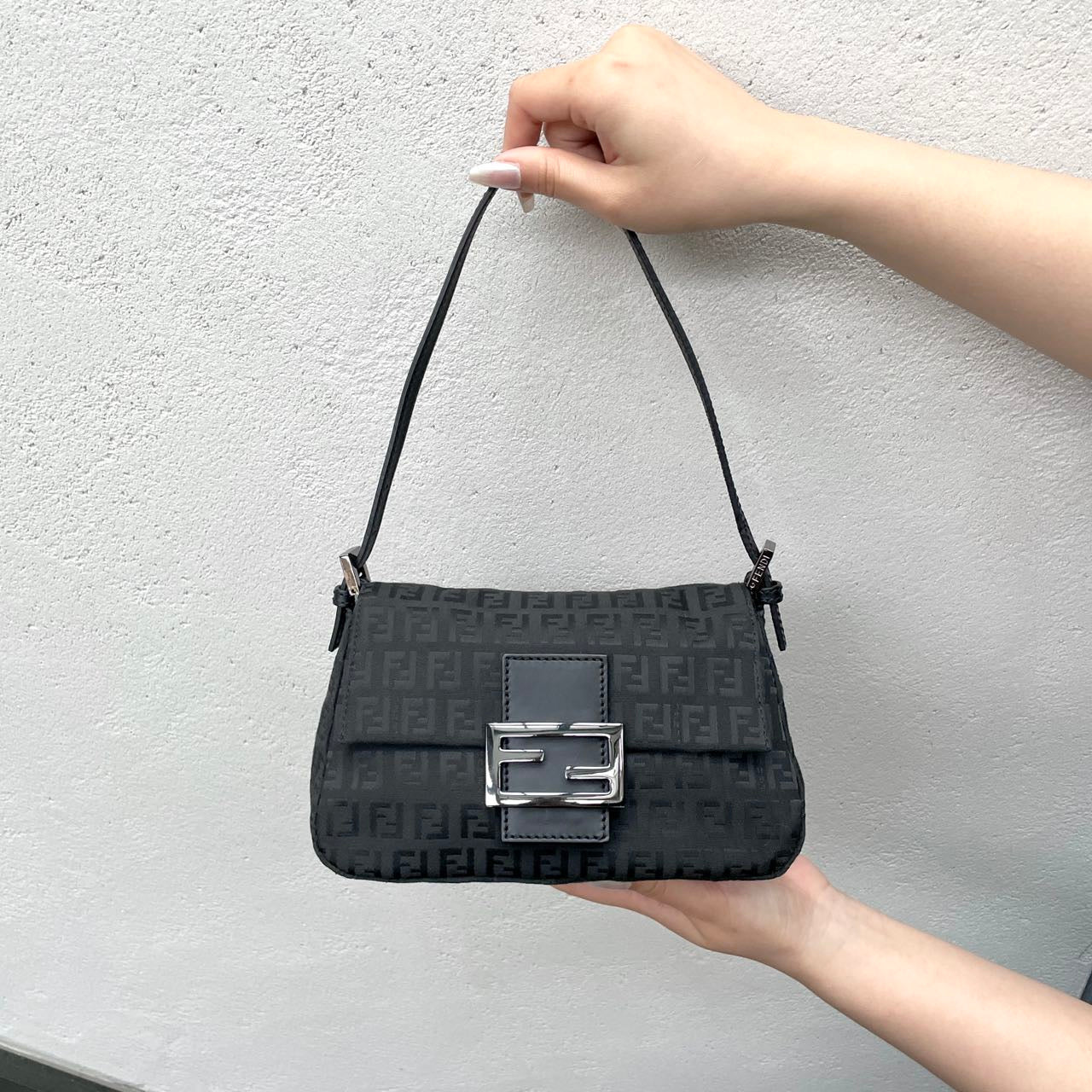 AUTH Pre-owned FENDI Mini Mamma Bucket Black