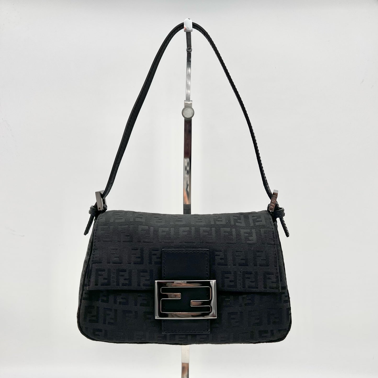 AUTH Pre-owned FENDI Mini Mamma Bucket Black