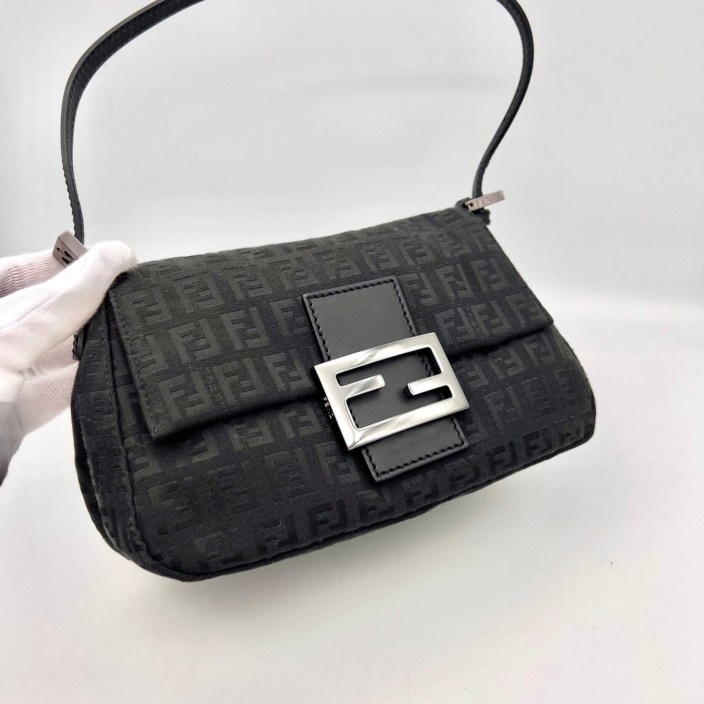 AUTH Pre-owned FENDI Mini Mamma Bucket Black