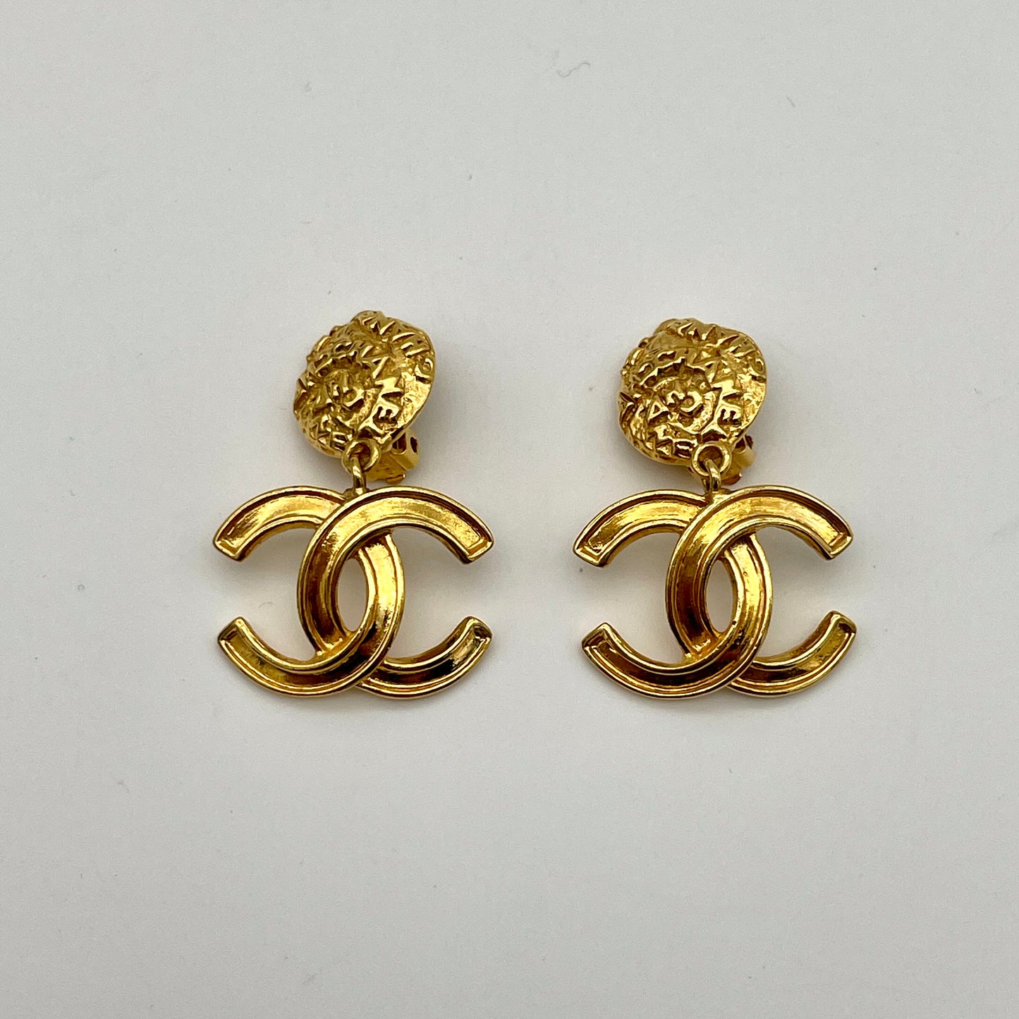 CHANEL logo lava style coco mark earrings