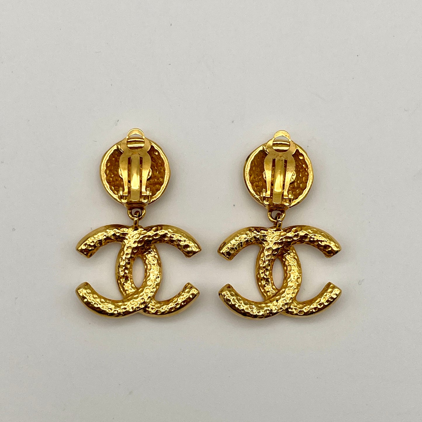 CHANEL logo lava style coco mark earrings