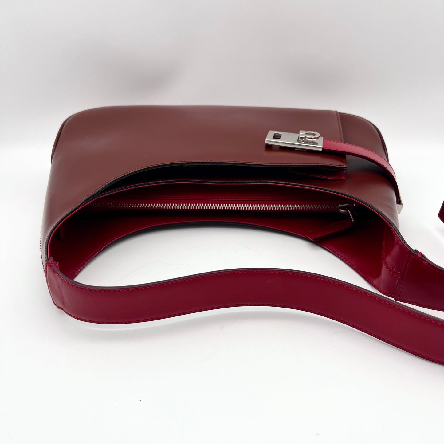 AUTH Pre-owned Salvatore Ferragamo Gancini shoulder bag Bordeaux