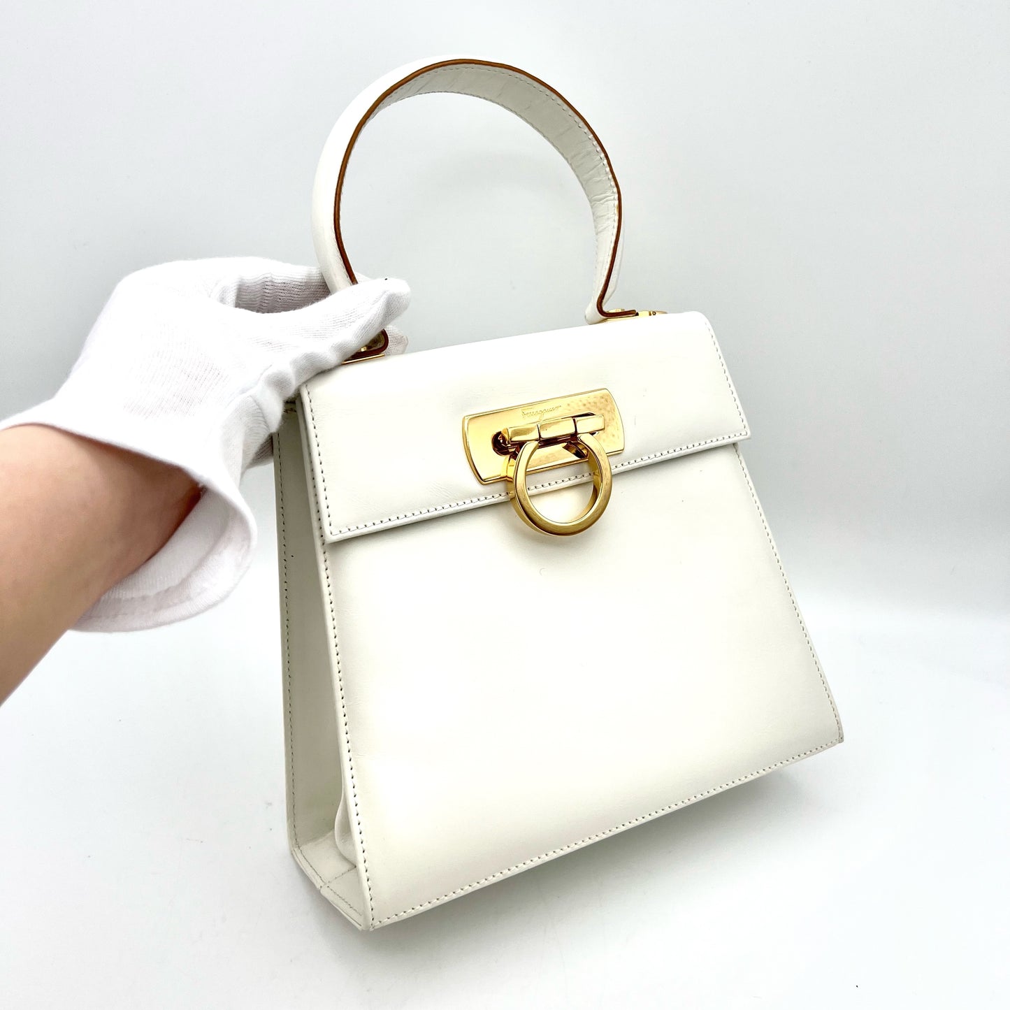 AUTH Pre-owned Salvatore Ferragamo Gancini Mini Hand Bag White